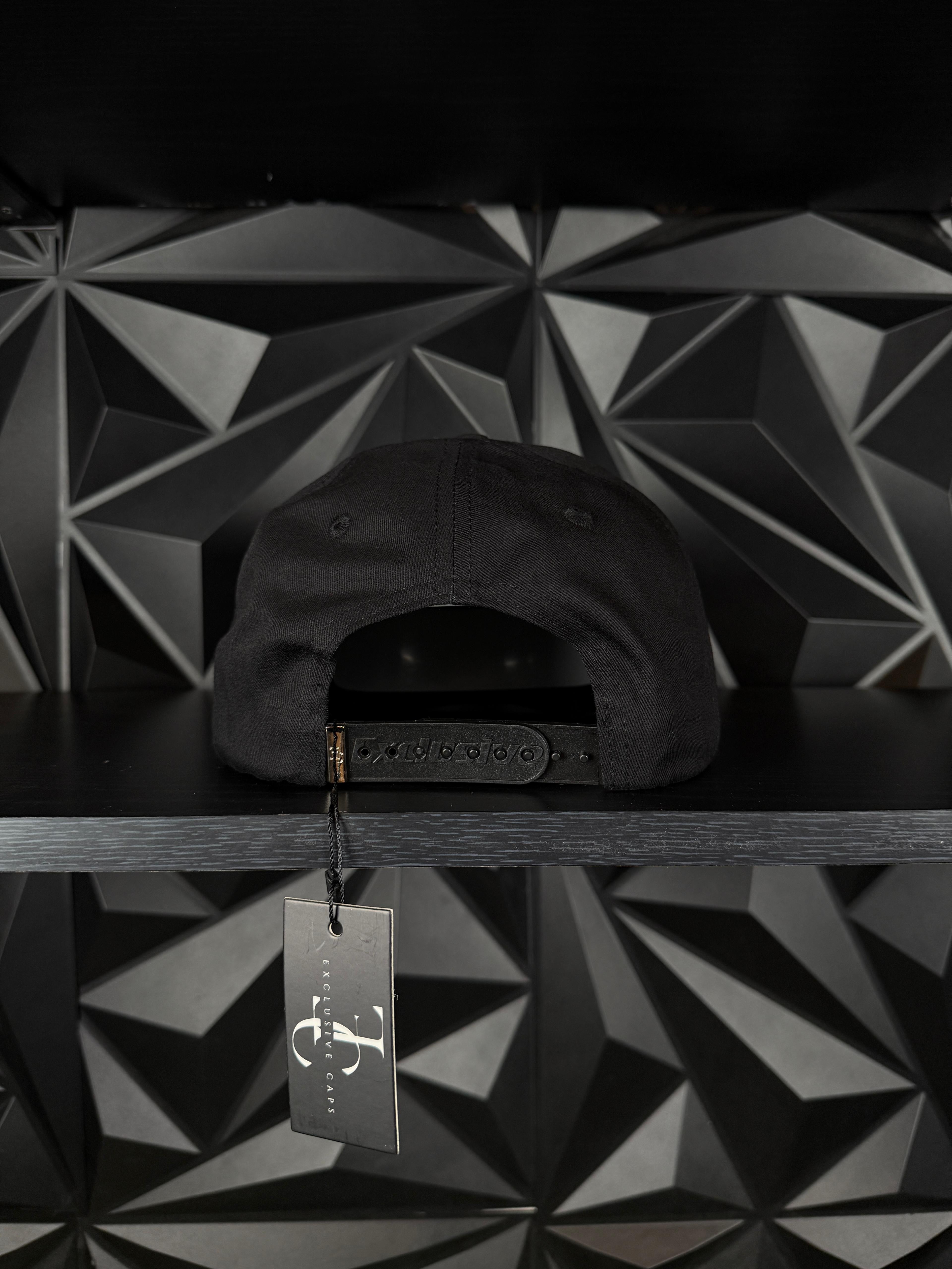 Exclusive caps Escudo de chihuahua SnapBack hat-Black/Red Cotton
