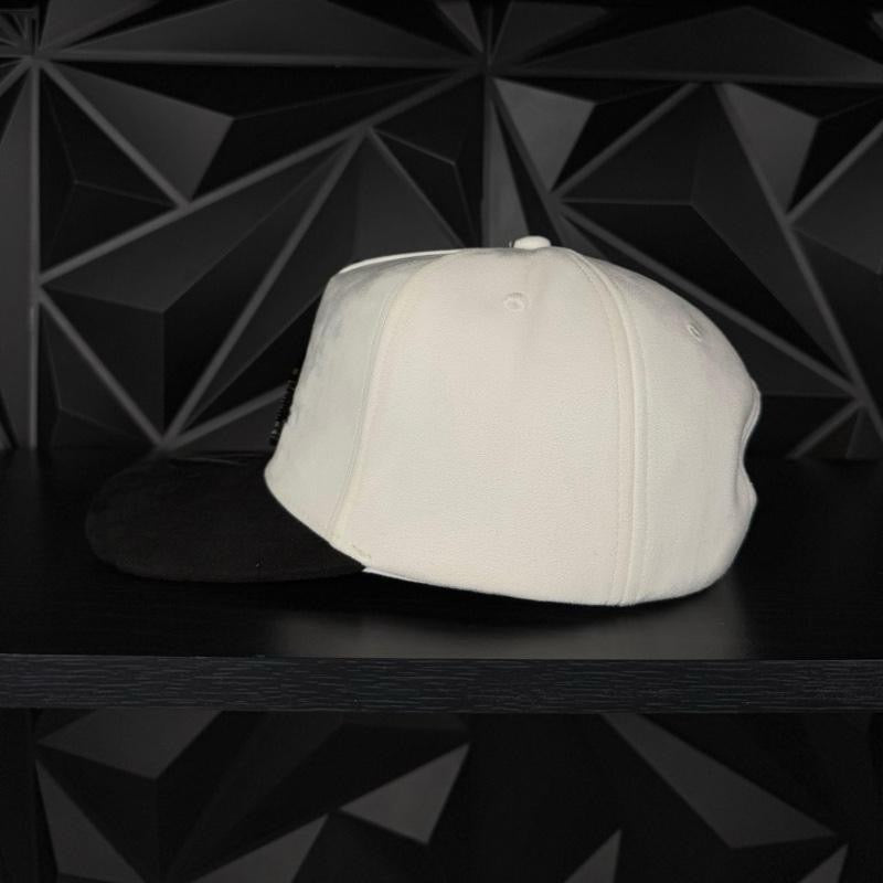 Caballo plate SnapBack hat-white/black