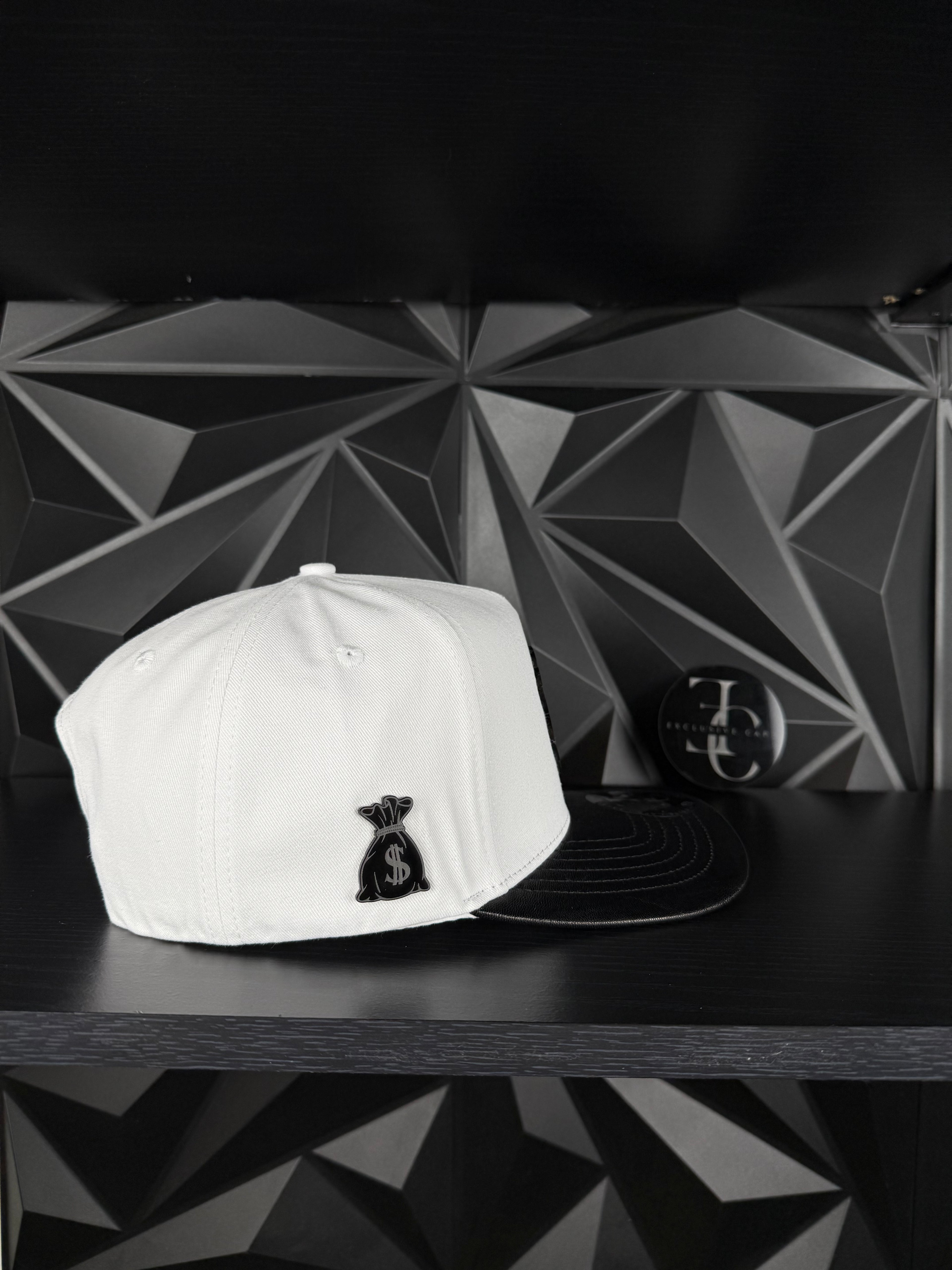 Exclusive caps Clover SnapBack hat-white/leather