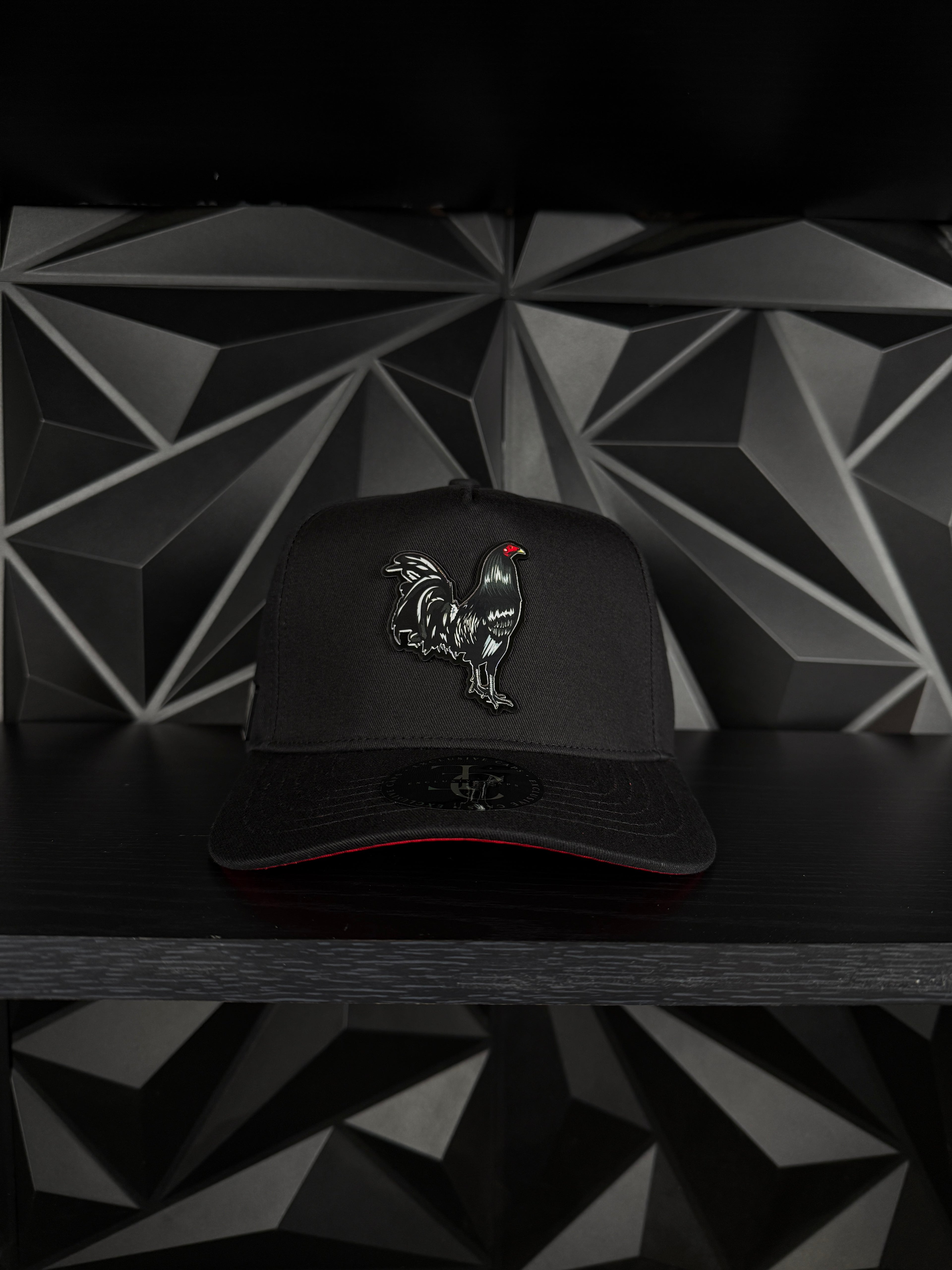 Exclusive Caps Gallo Negro SnapBack Hat - Black/Red