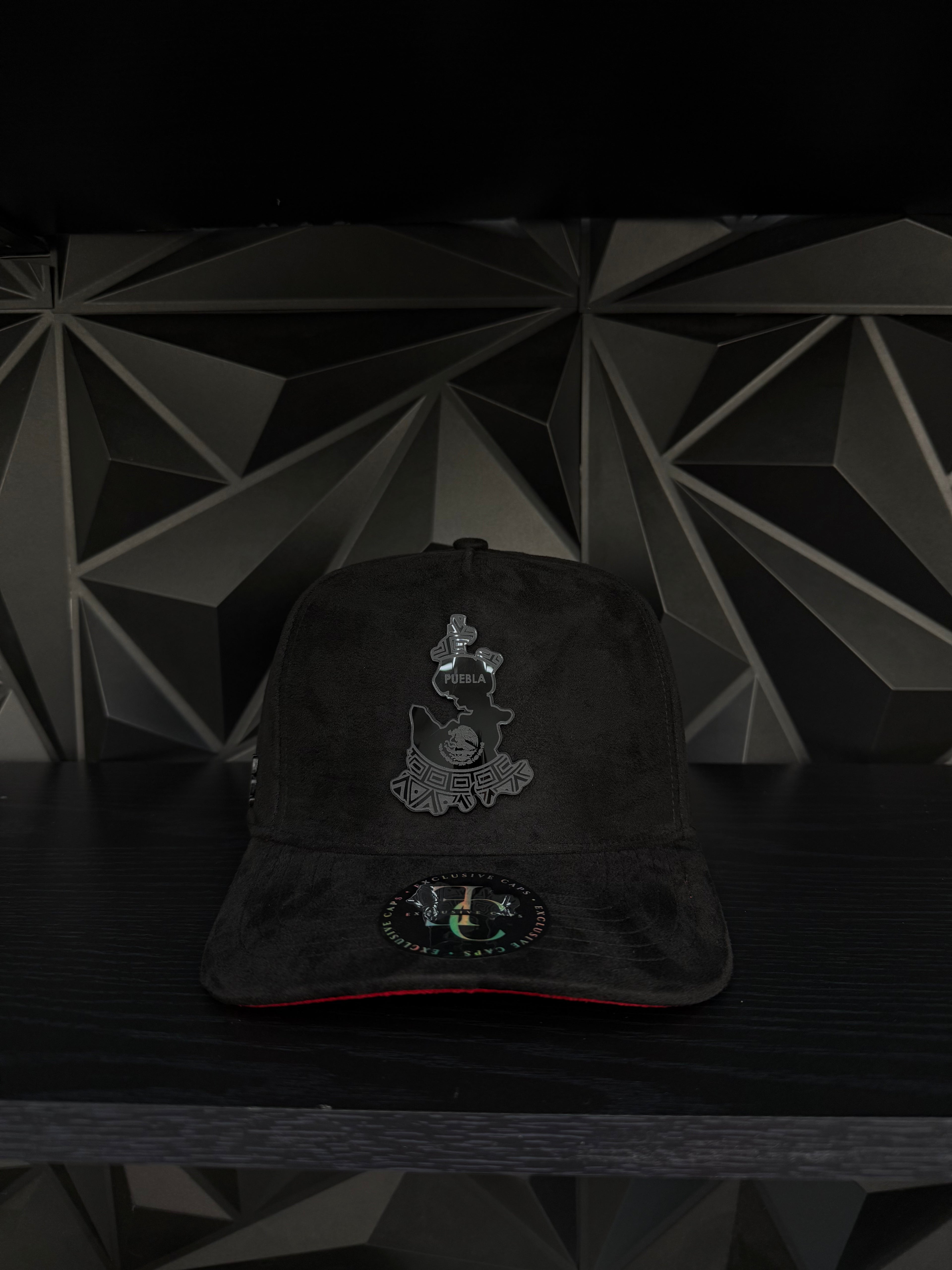 Puebla México SnapBack hat-black/red suede