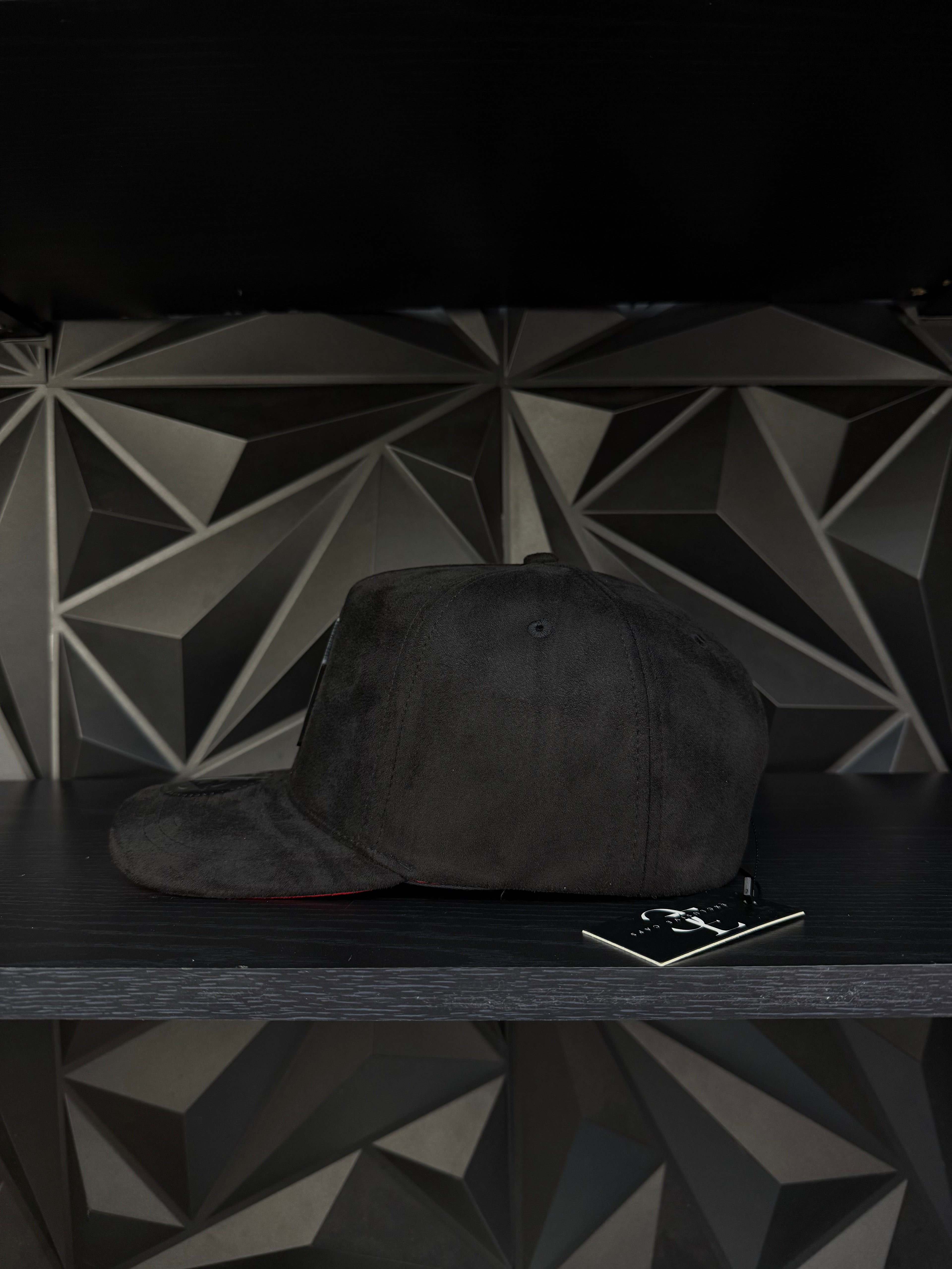 Campeche México SnapBack hat-black/red suede