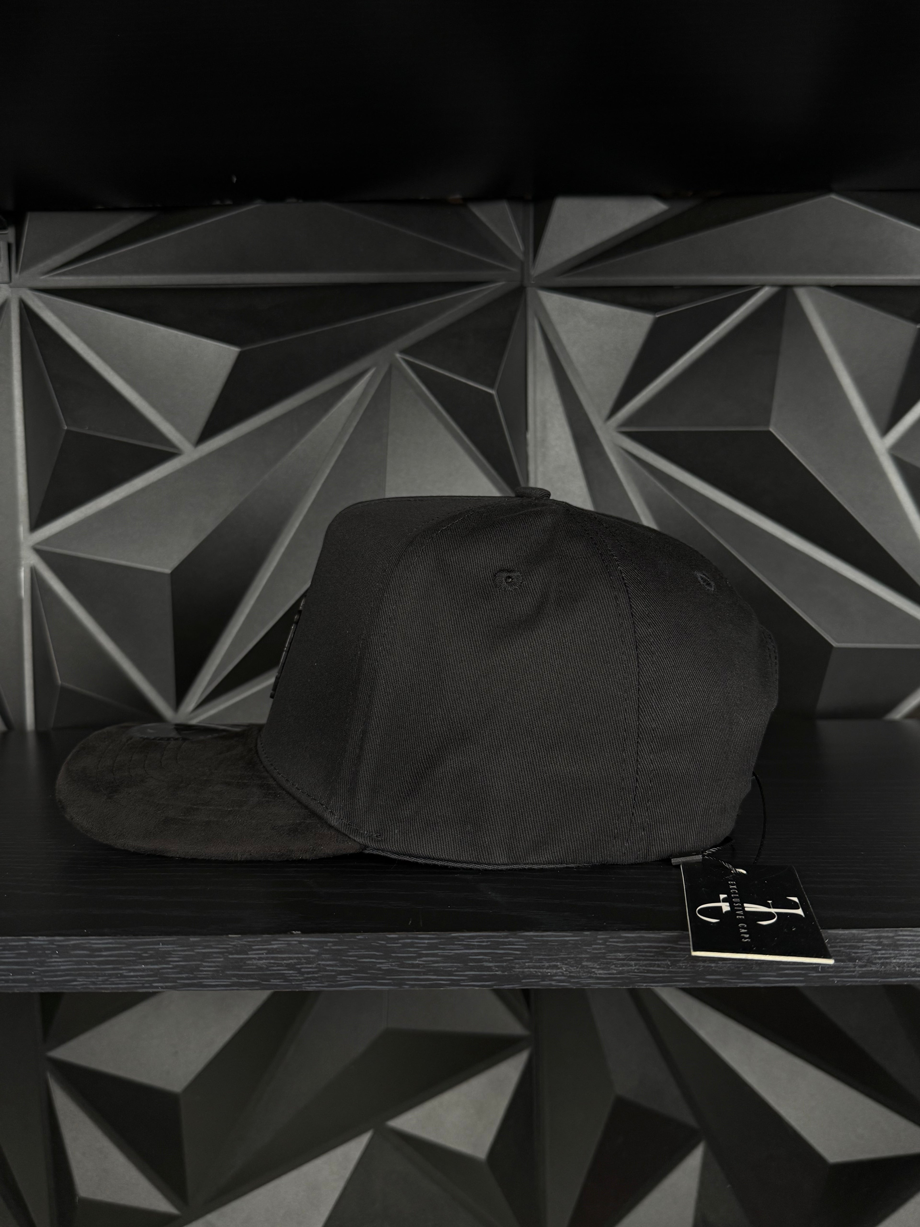 Chavo SnapBack hat-black suede visor