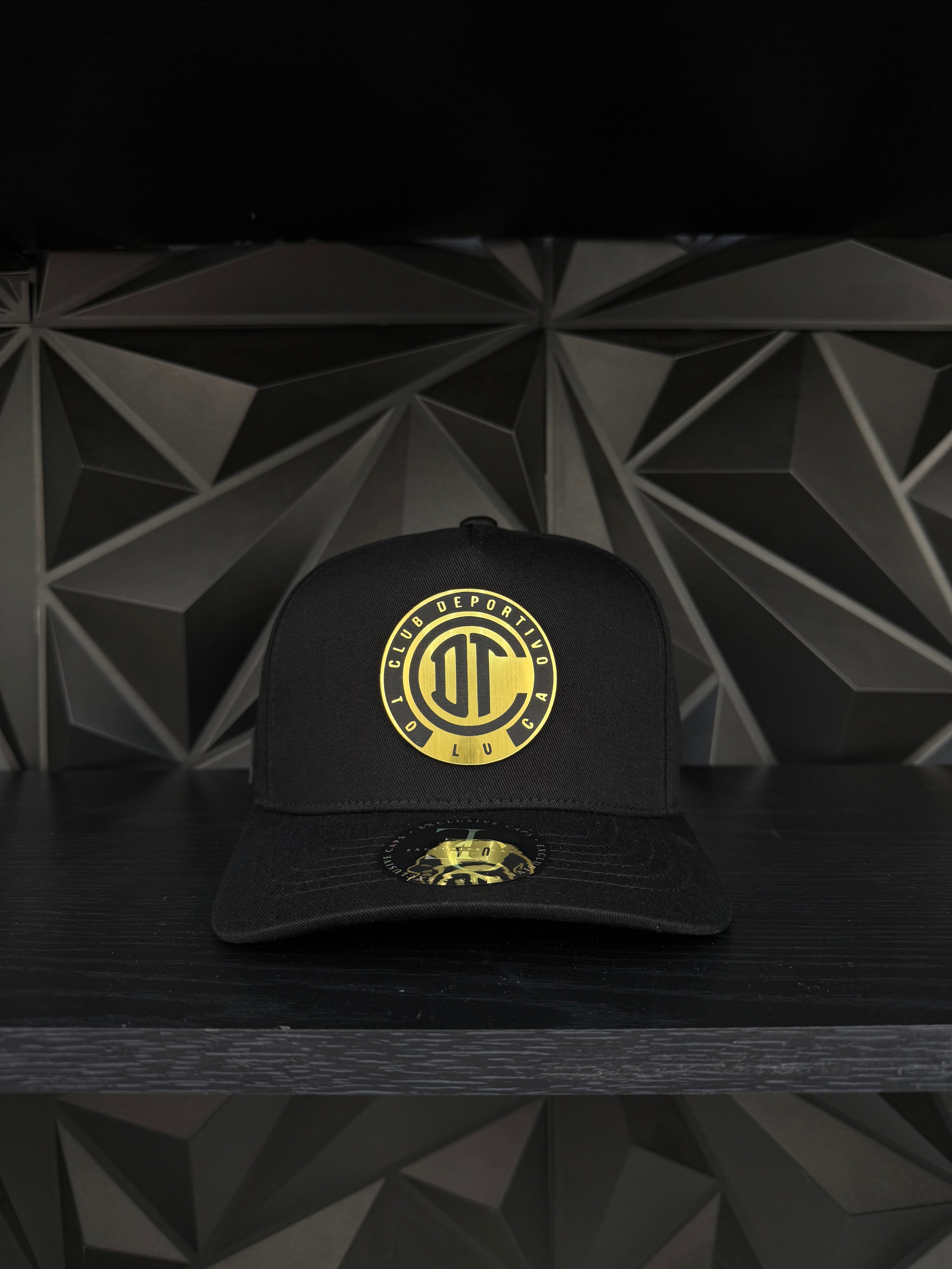 Toluca SnapBack hat-black