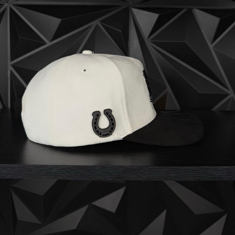 Caballo plate SnapBack hat-white/black