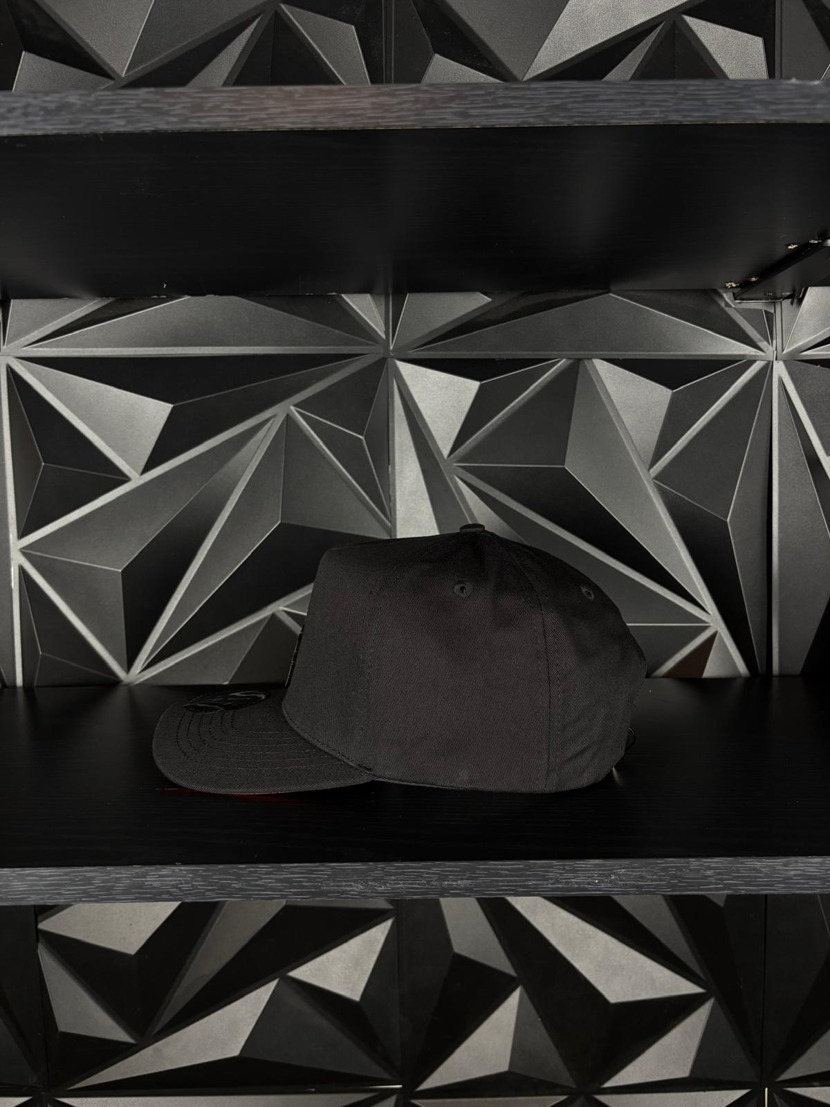 Exclusive Caps Sinaloa Silueta SnapBack Hat-Black/Red Visor Cotton