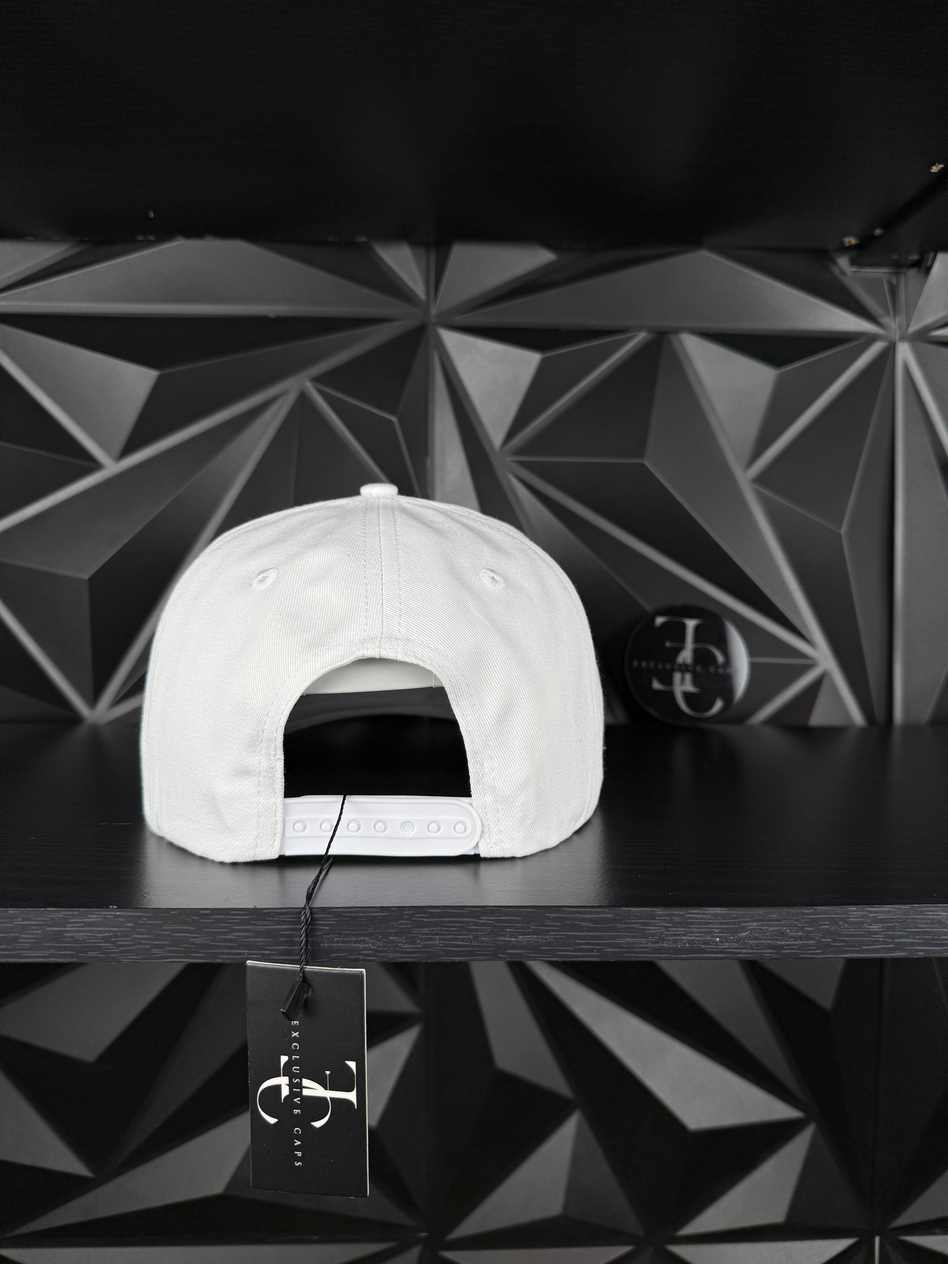 Exclusive caps Clover SnapBack hat-white/leather