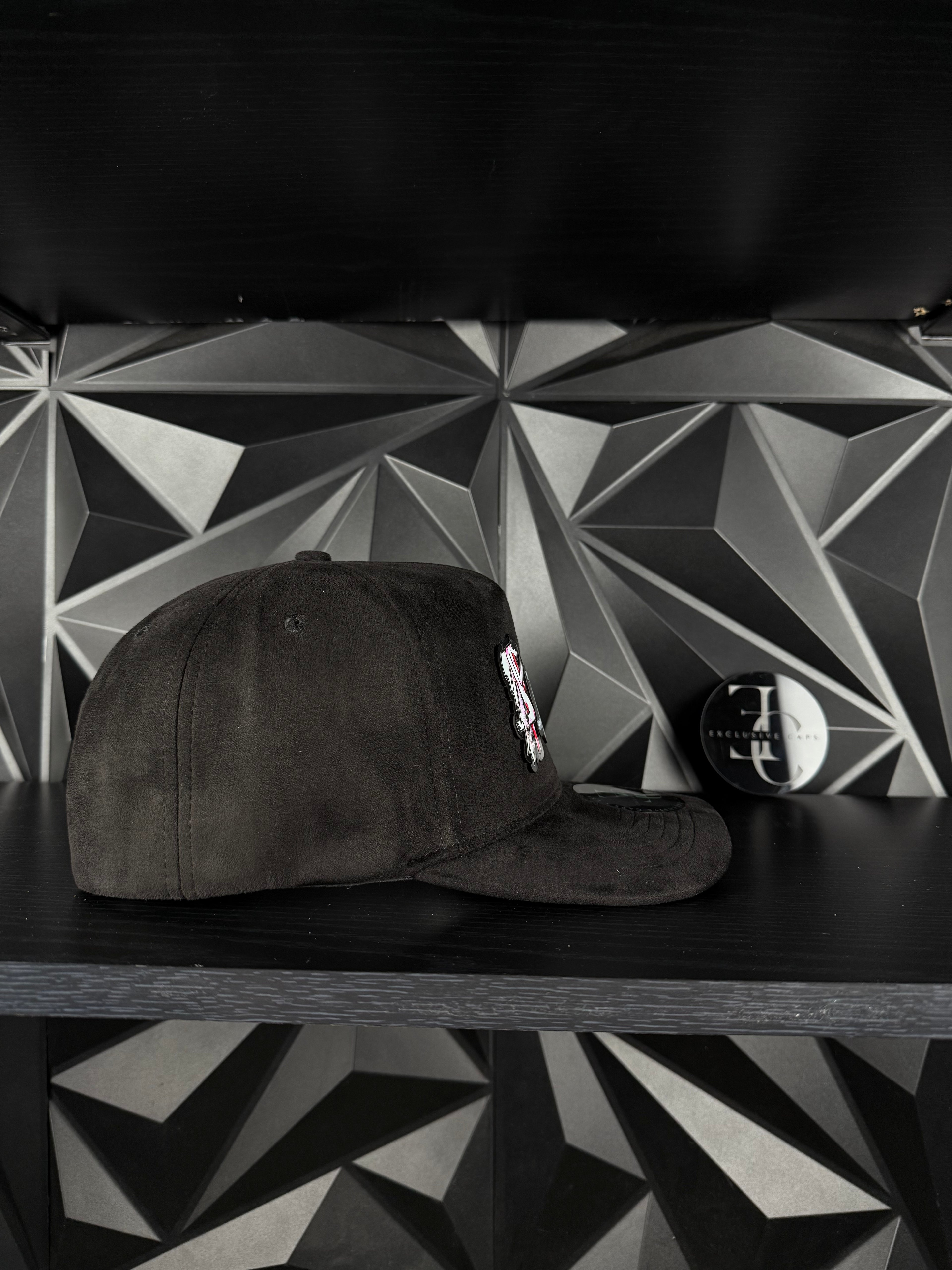 Exclusive caps duality SnapBack hat-black suede