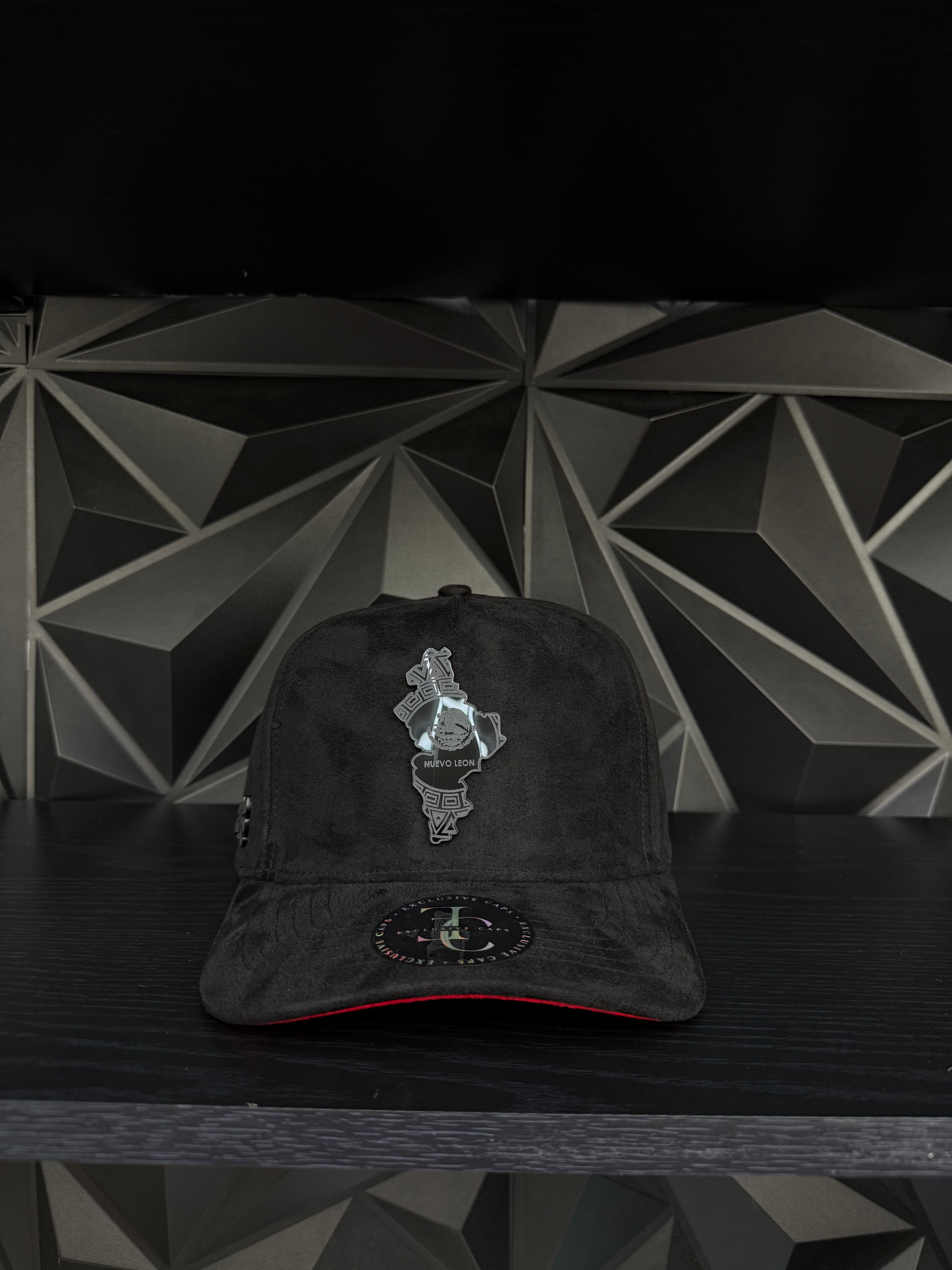 Nuevo León México SnapBack hat-black/red suede