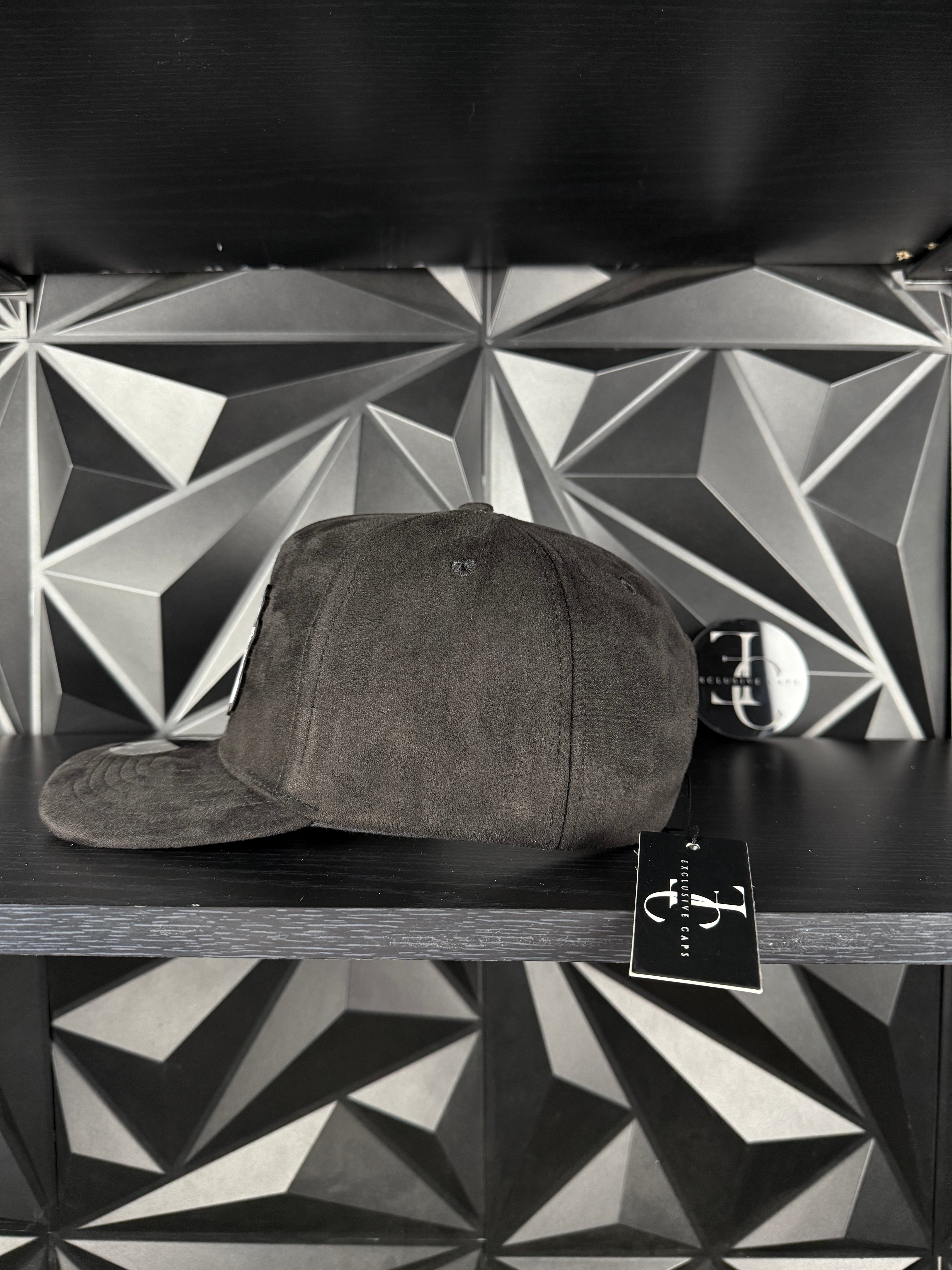 Exclusive caps duality SnapBack hat-black suede