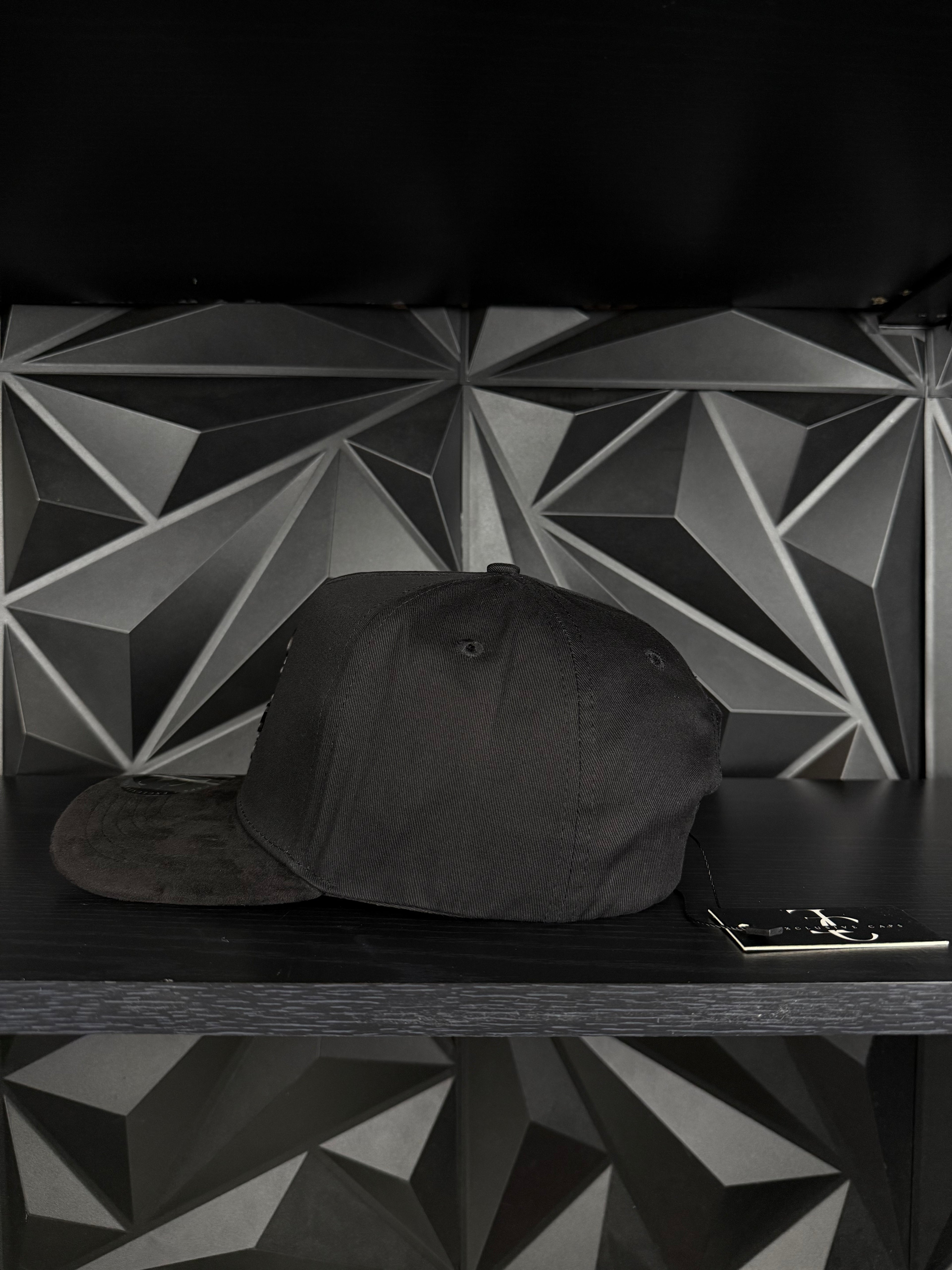 Pitufo SnapBack hat-black suede visor