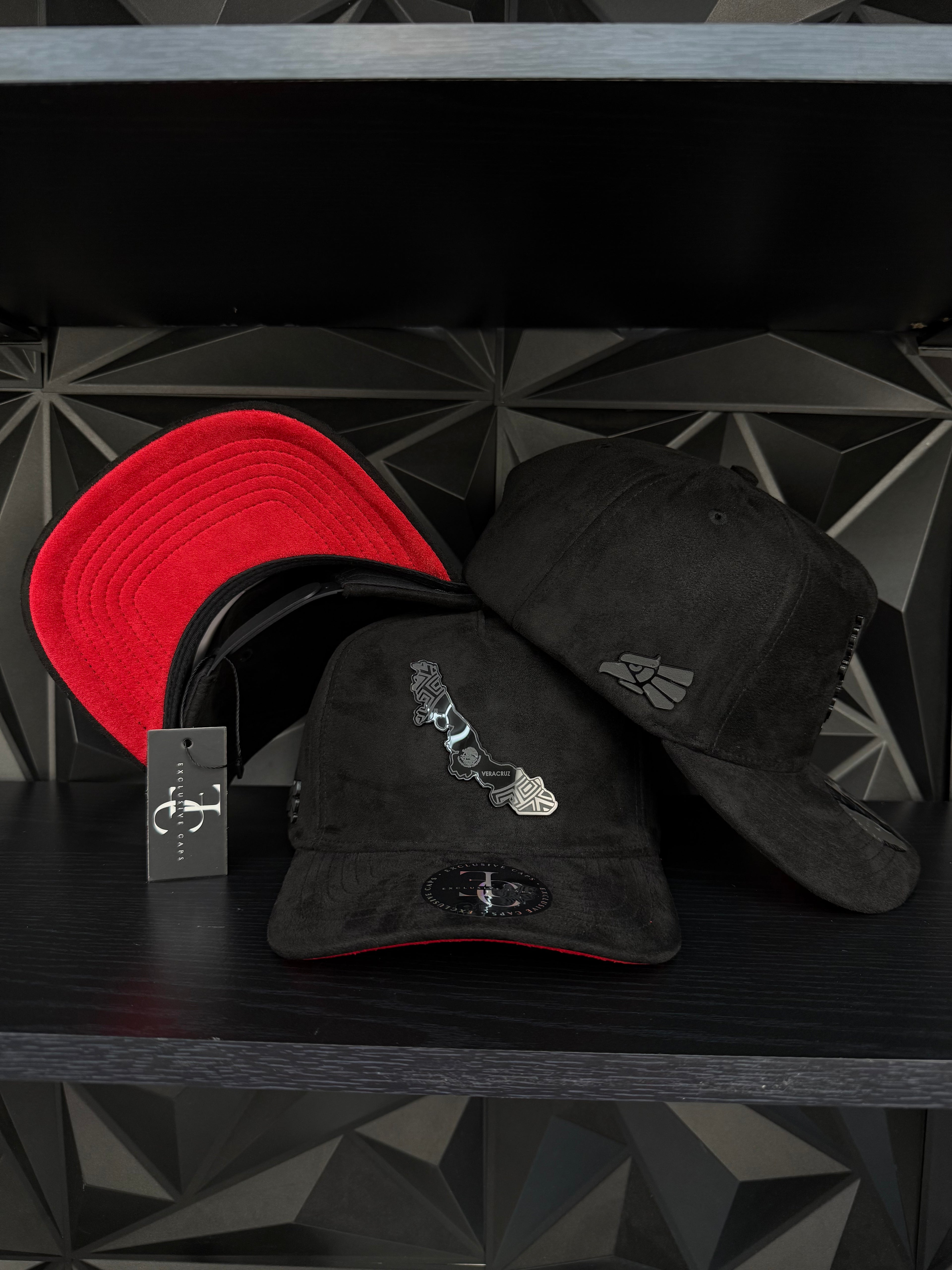 Veracruz México SnapBack hat-black/red suede