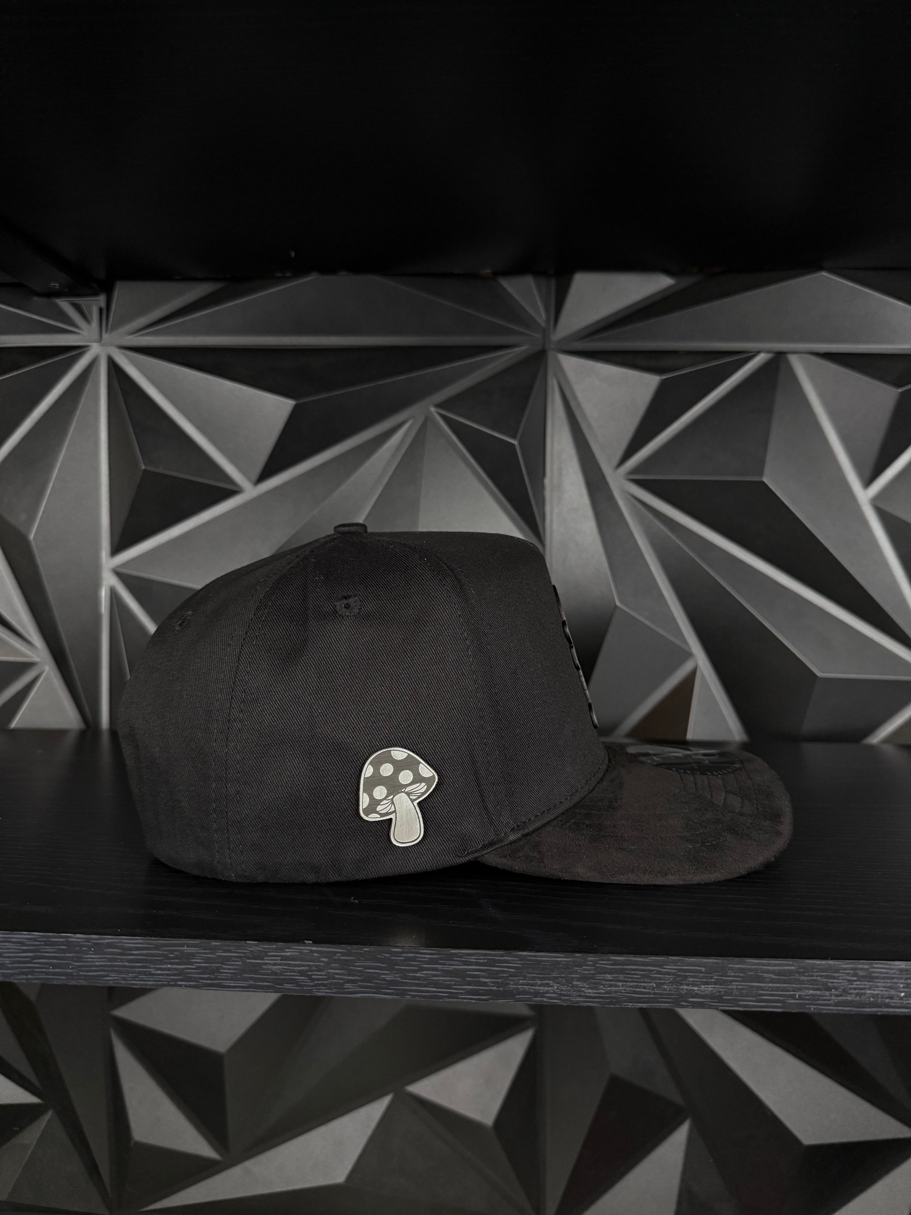Pitufo SnapBack hat-black suede visor