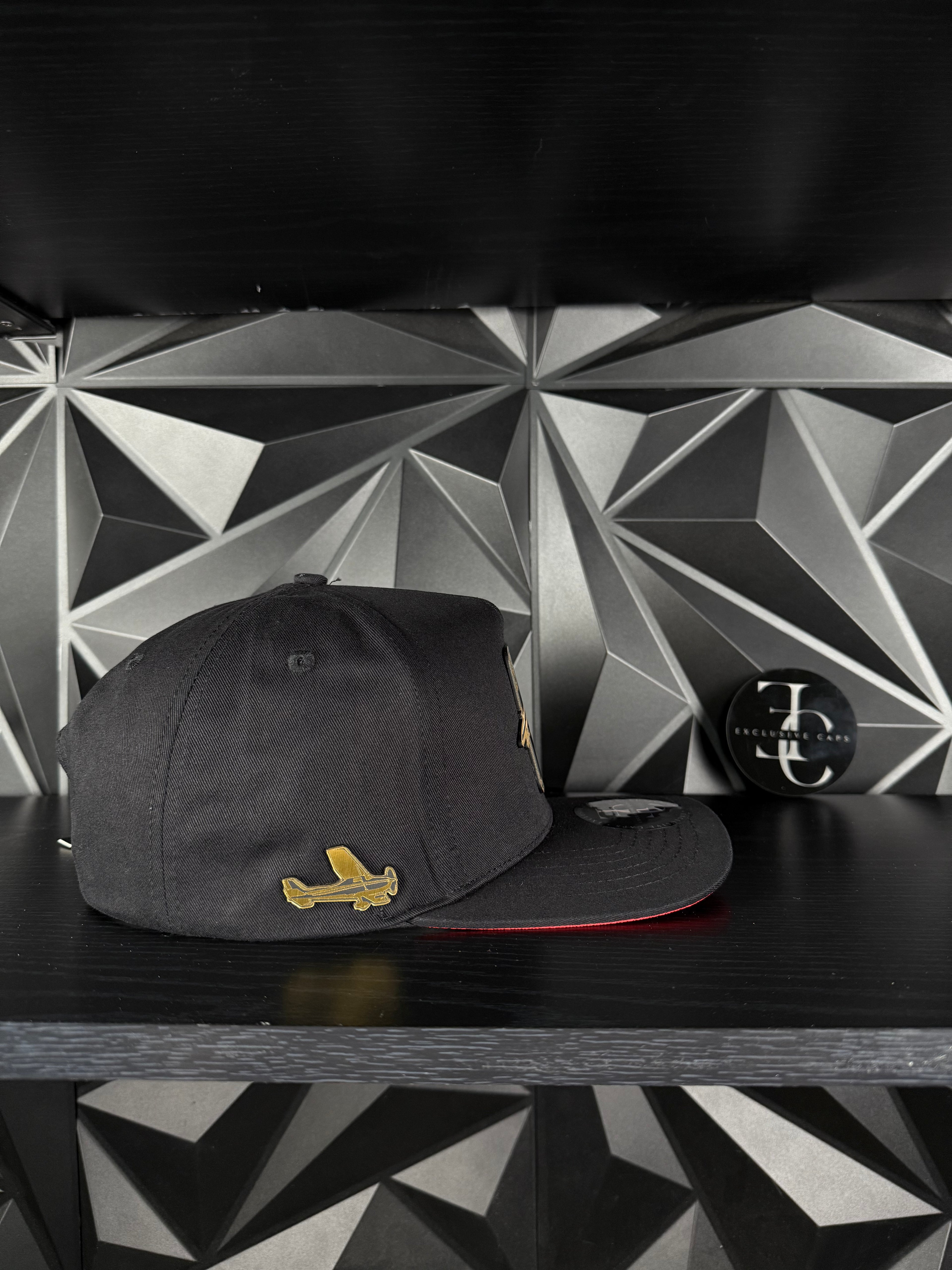 Exclusive caps ace pilot SnapBack hat-black/red