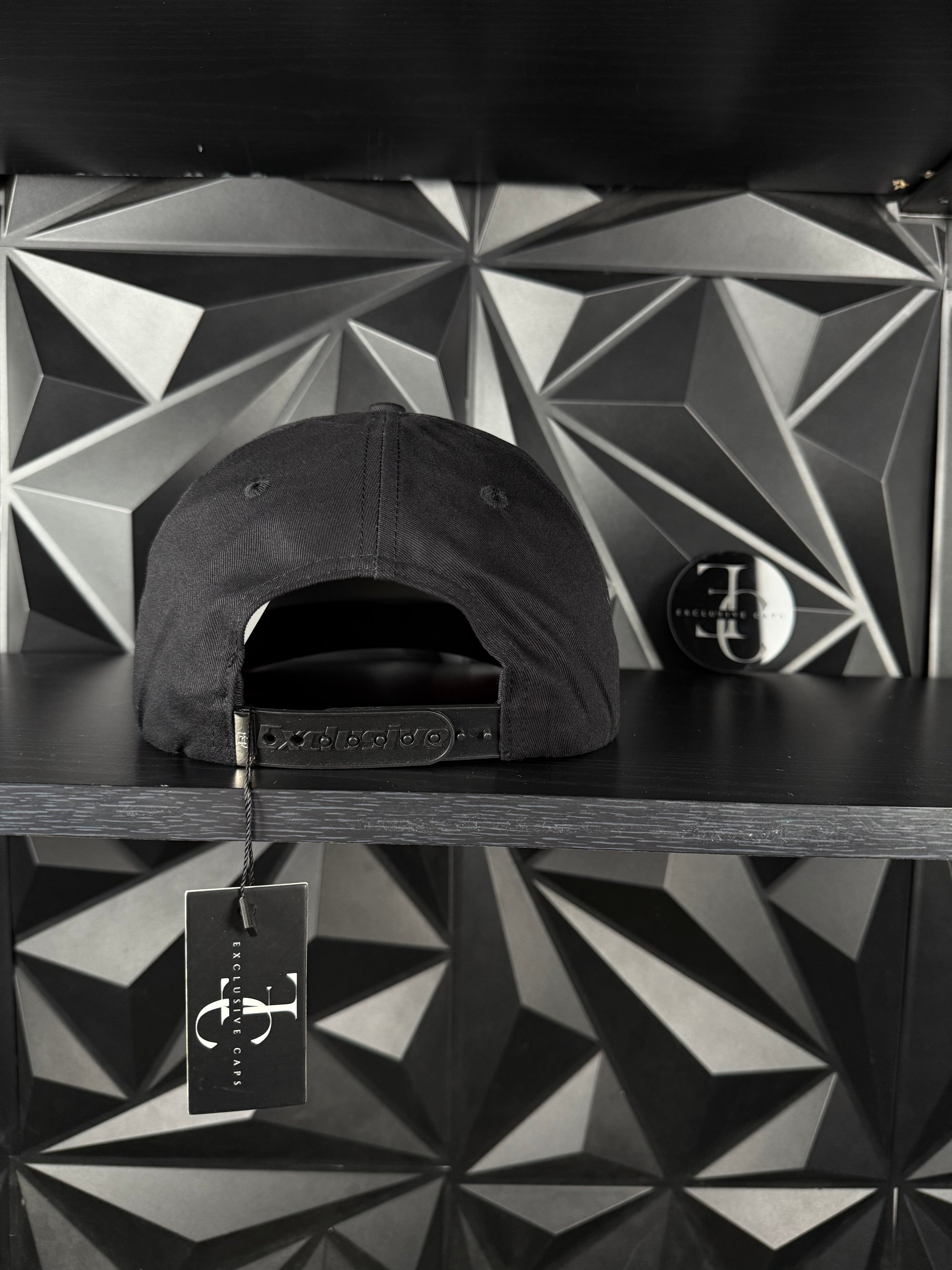 Exclusive Caps Sinaloa plate SnapBack hat-black/red