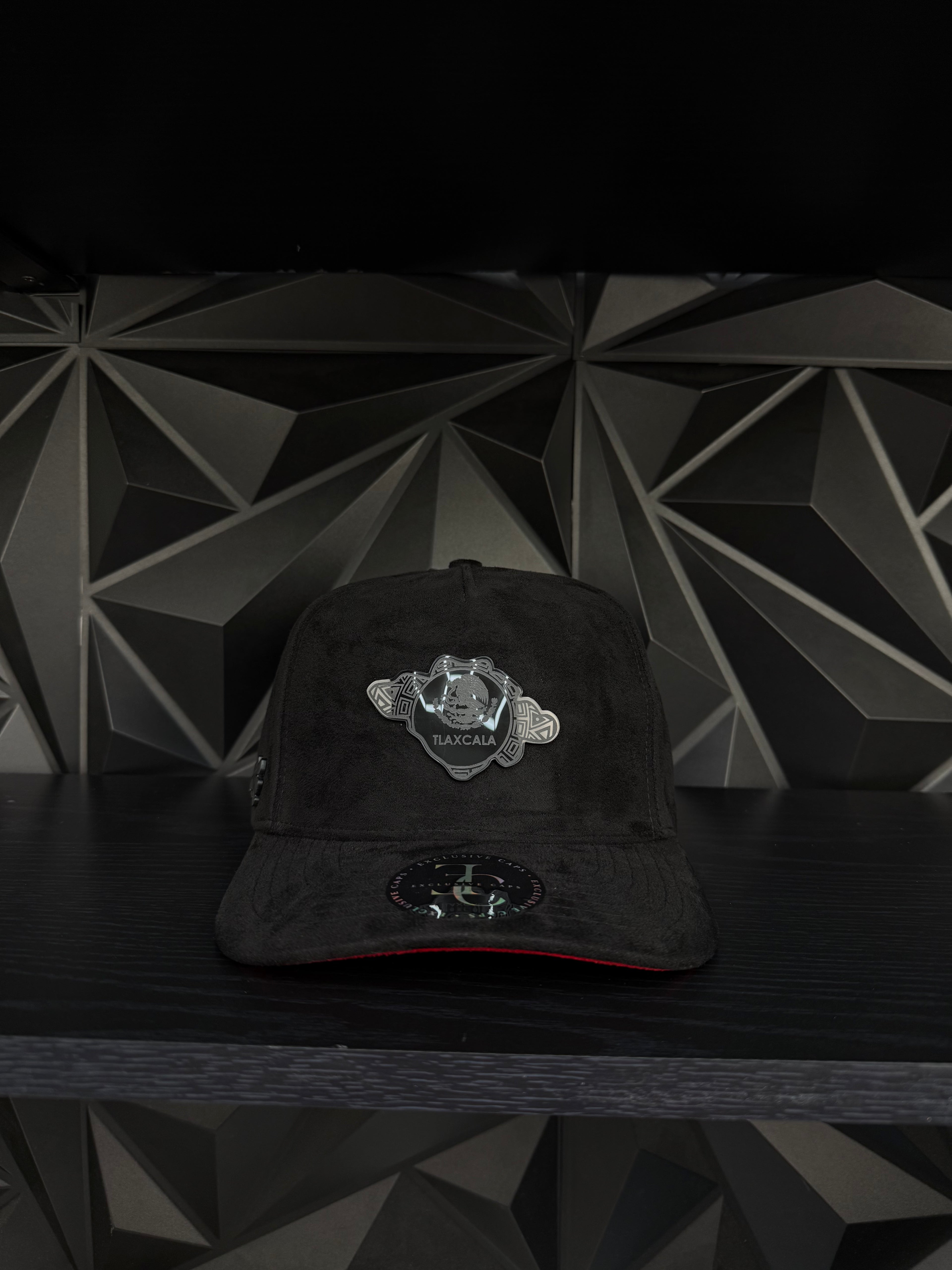 Tlaxcala México SnapBack hat-black/red suede