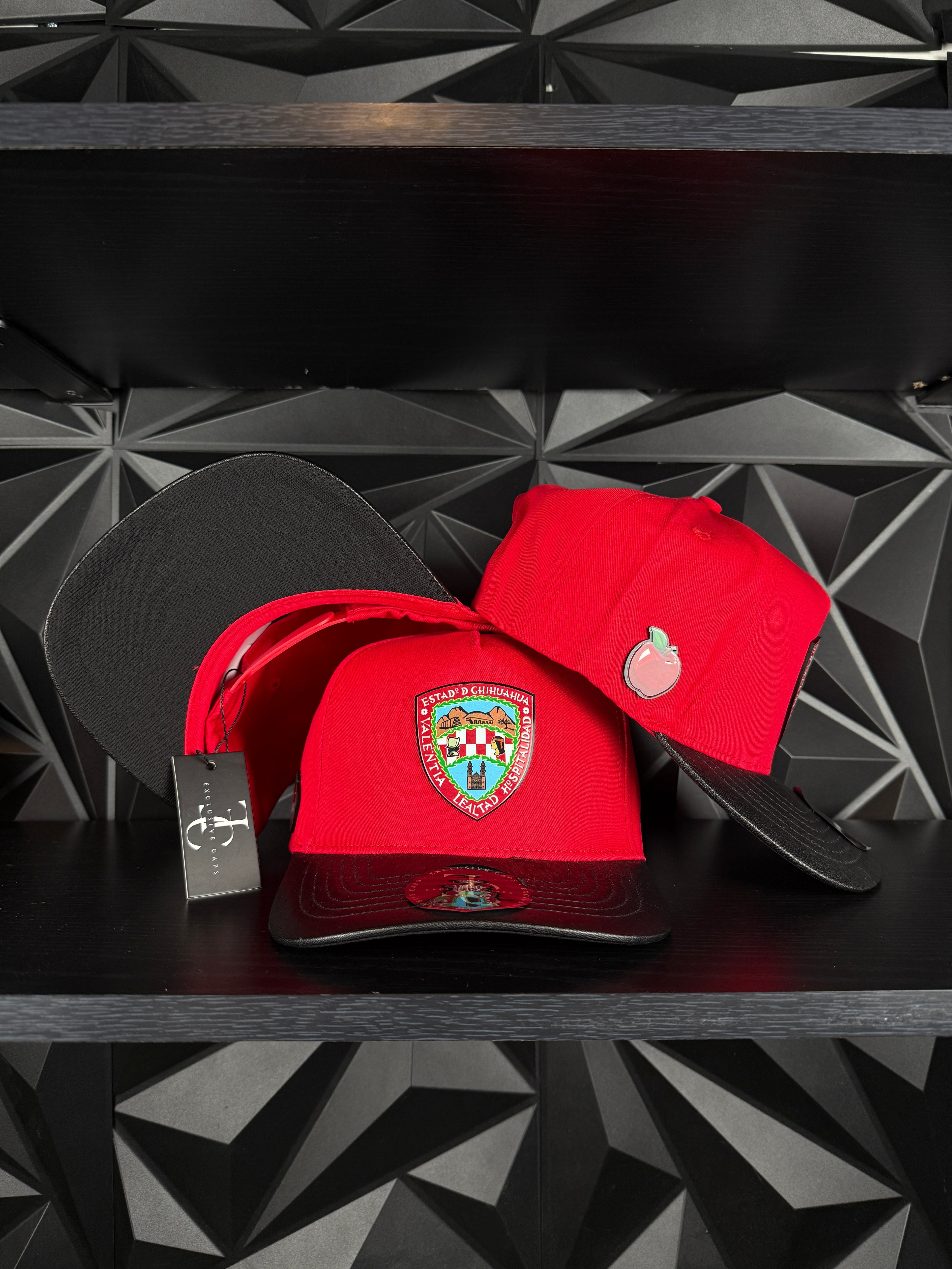 Exclusive caps Escudo de chihuahua SnapBack hat-Red/Black leather brim