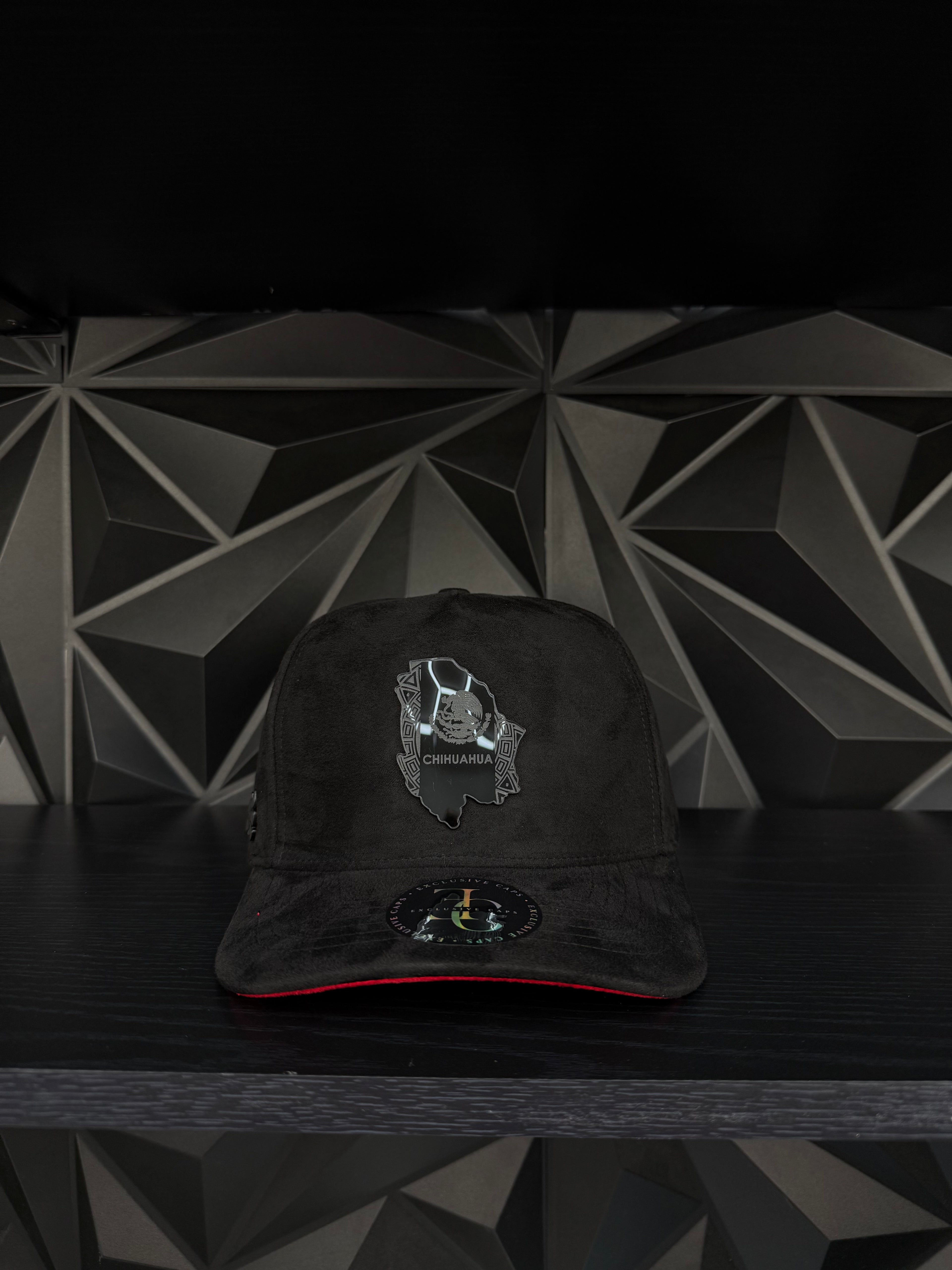 Chihuahua México SnapBack hat-black/red suede