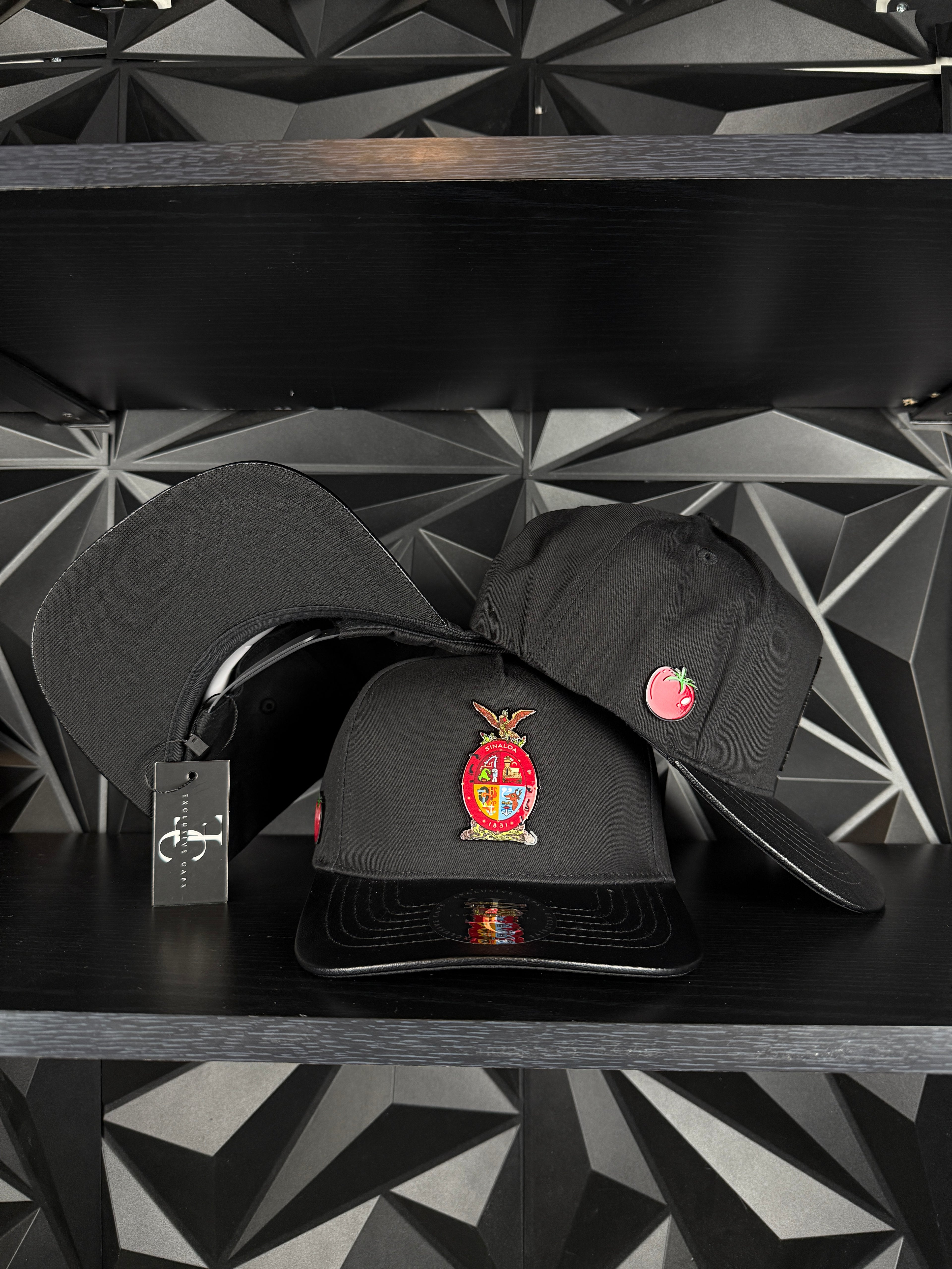 Exclusive caps escudo de Sinaloa SnapBack hat-Black/Black leather brim