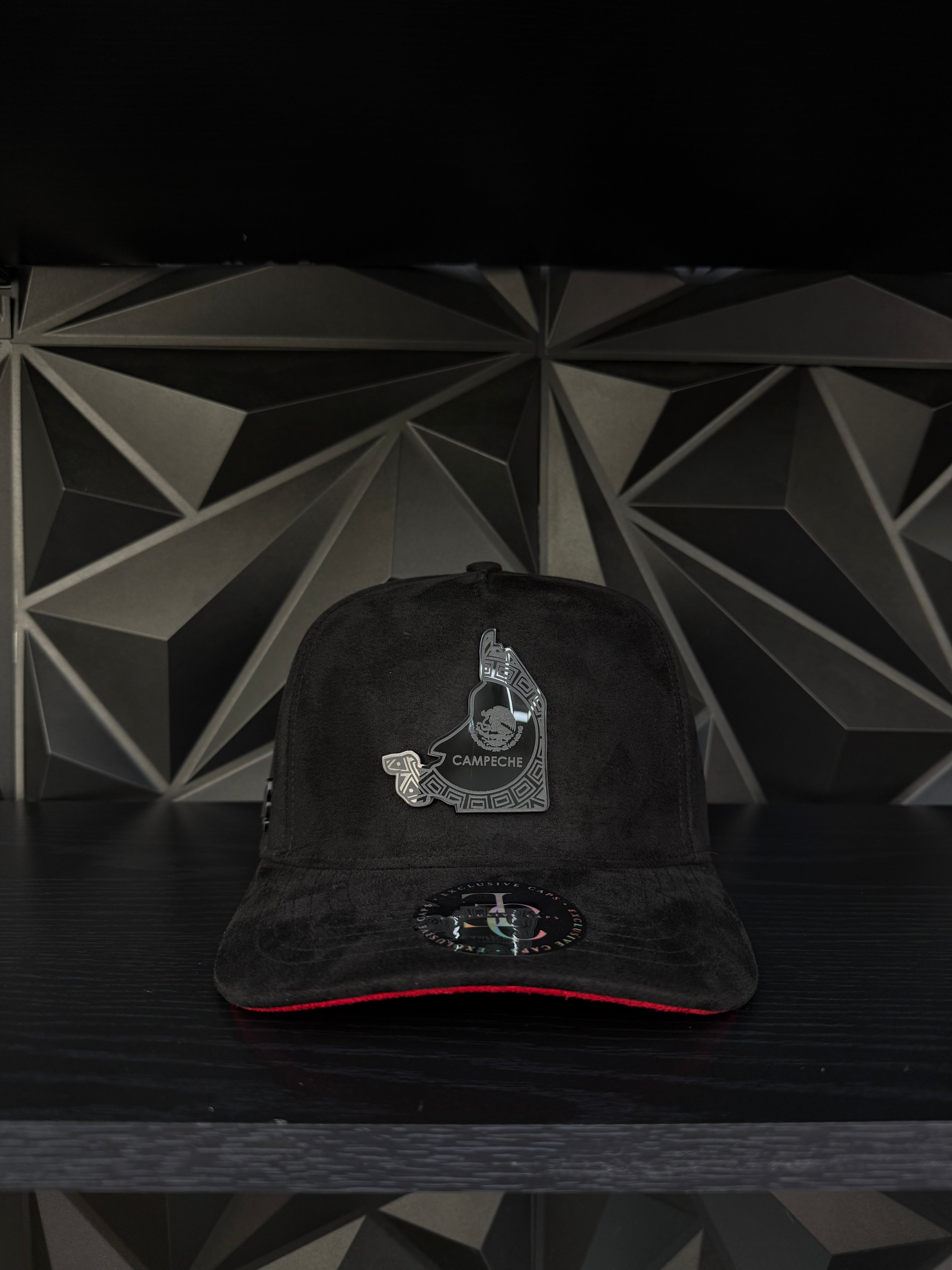 Campeche México SnapBack hat-black/red suede