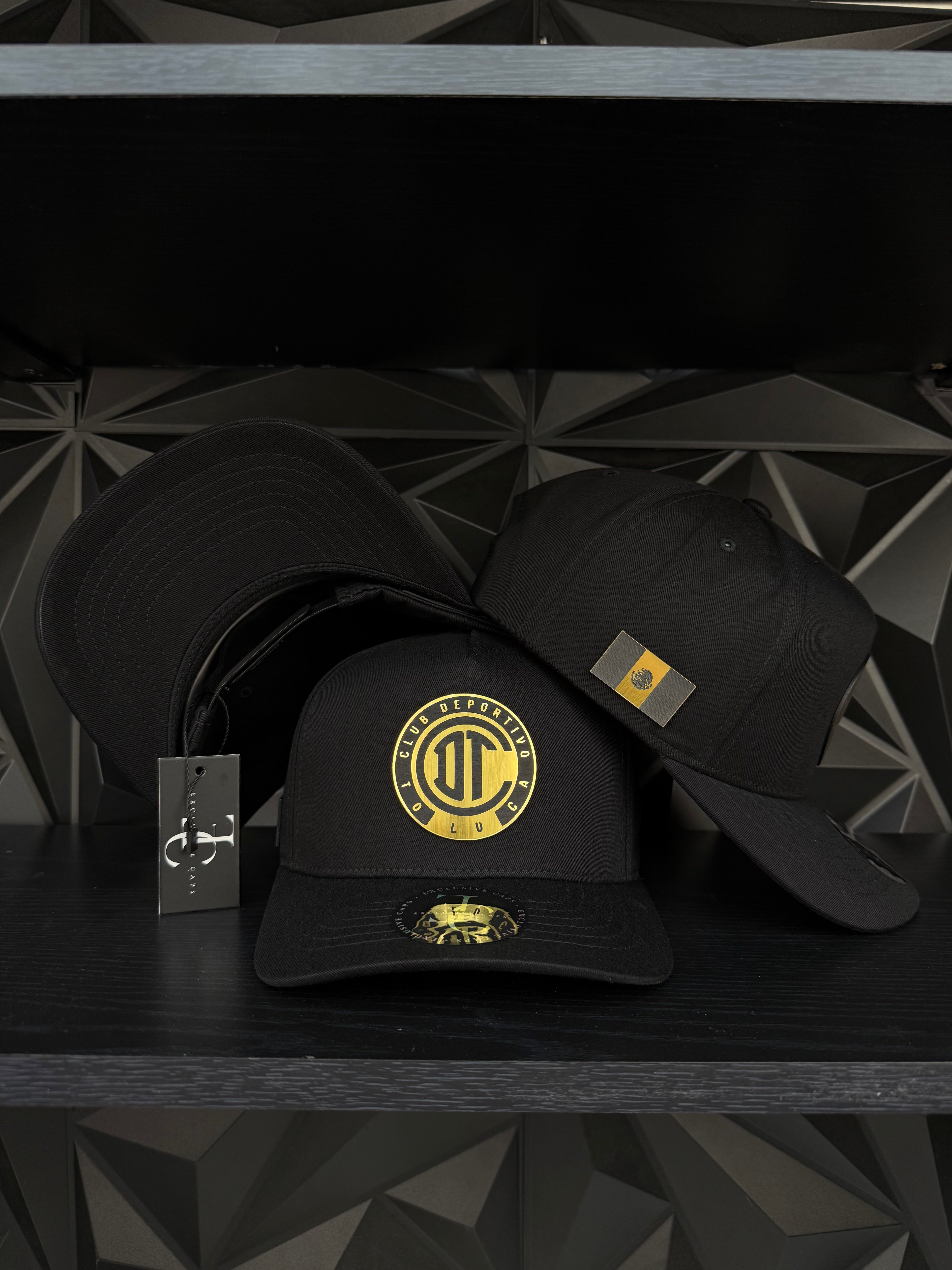 Toluca SnapBack hat-black