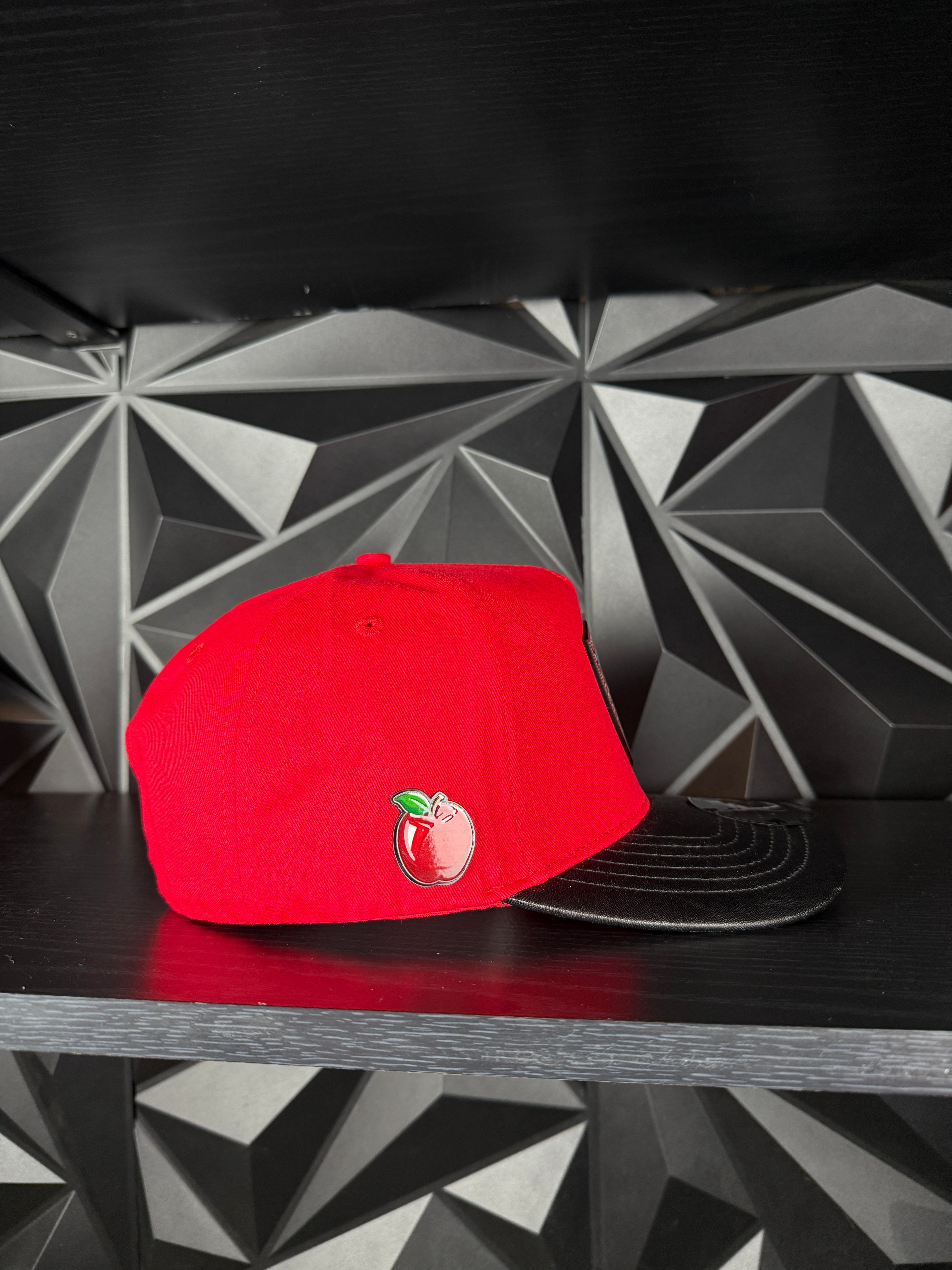 Exclusive caps Escudo de chihuahua SnapBack hat-Red/Black leather brim