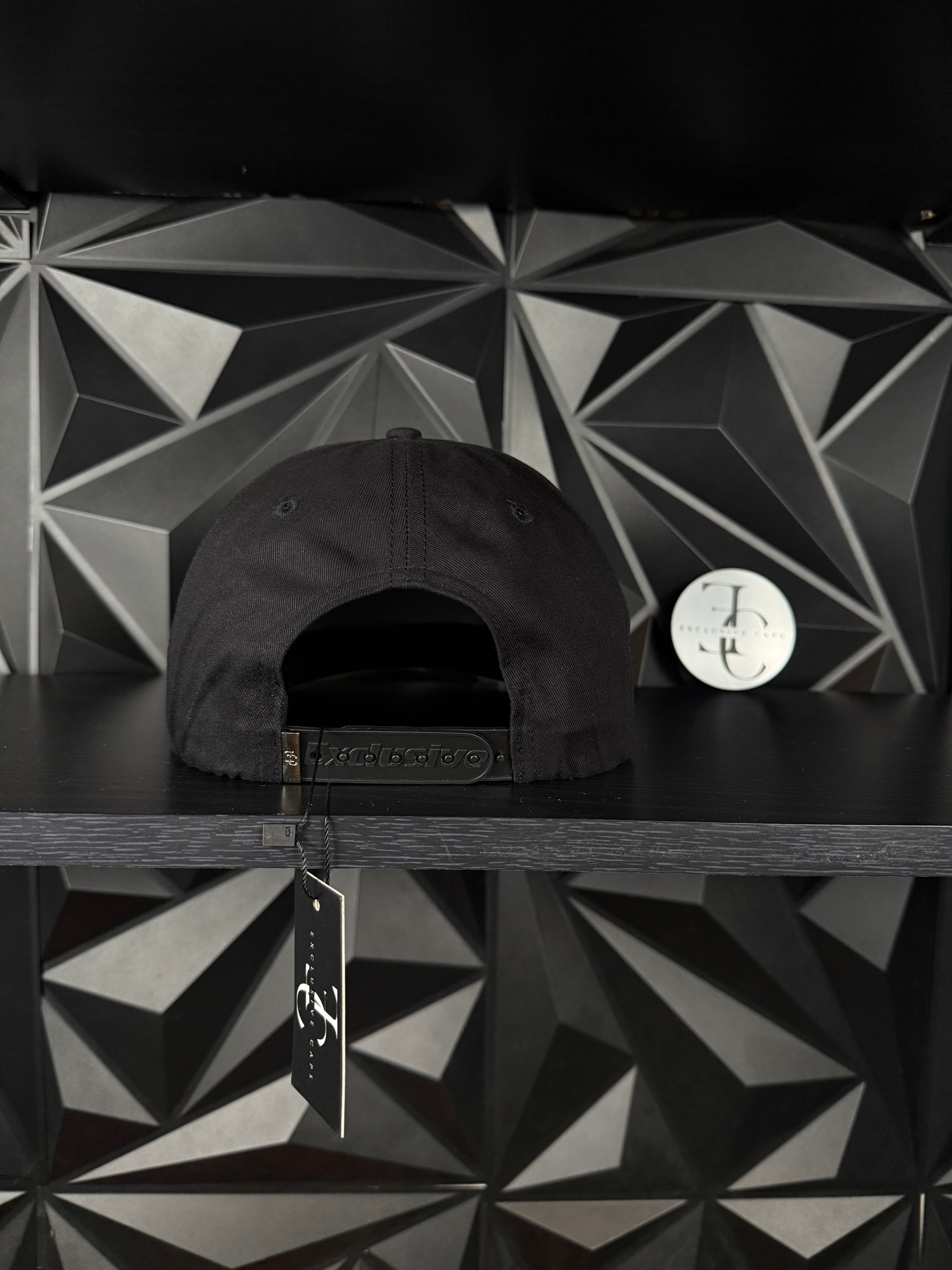 Exclusive caps Elegua snapback hat- black/red