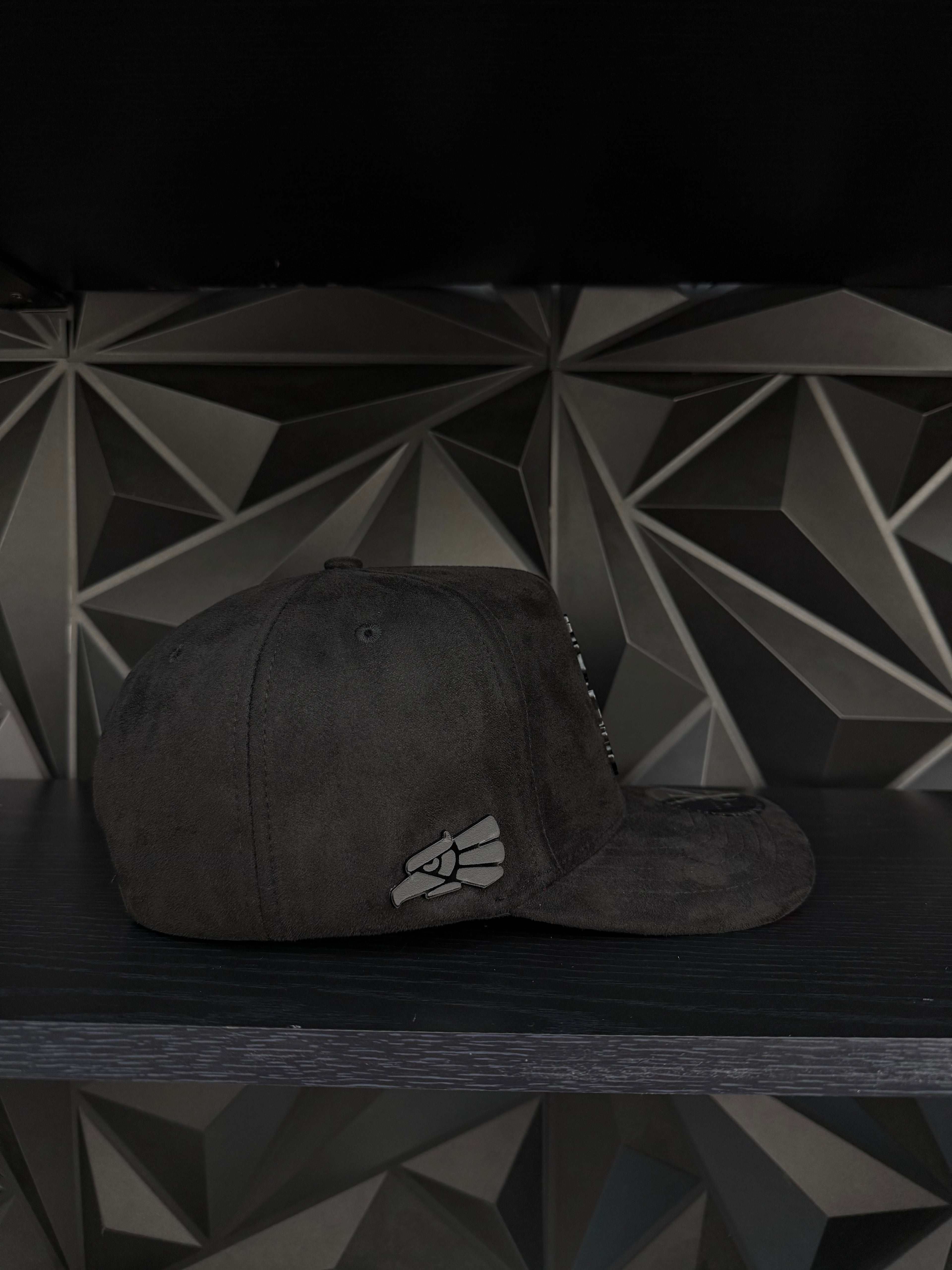 Puebla México SnapBack hat-black/red suede