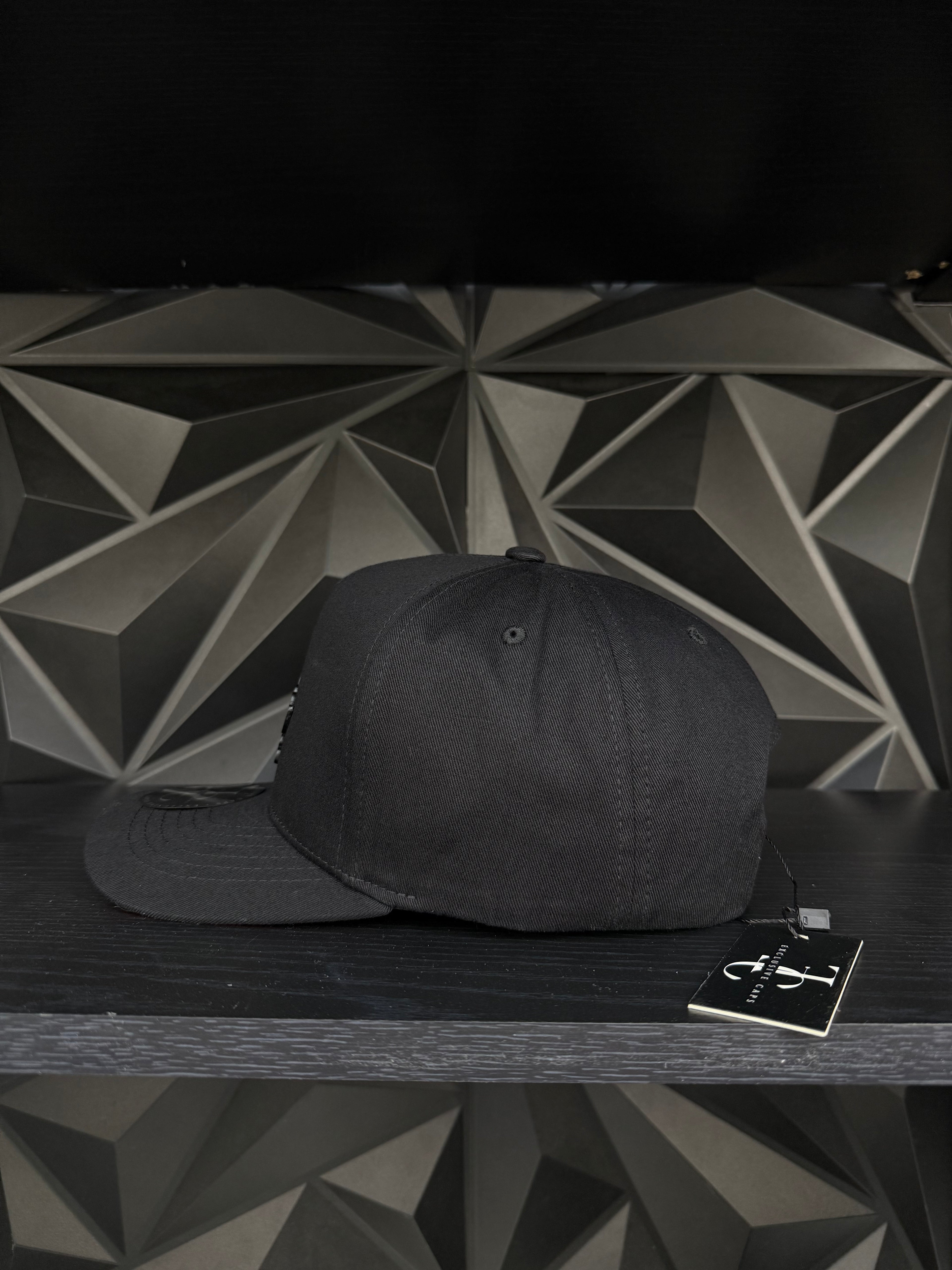Toluca SnapBack hat-black