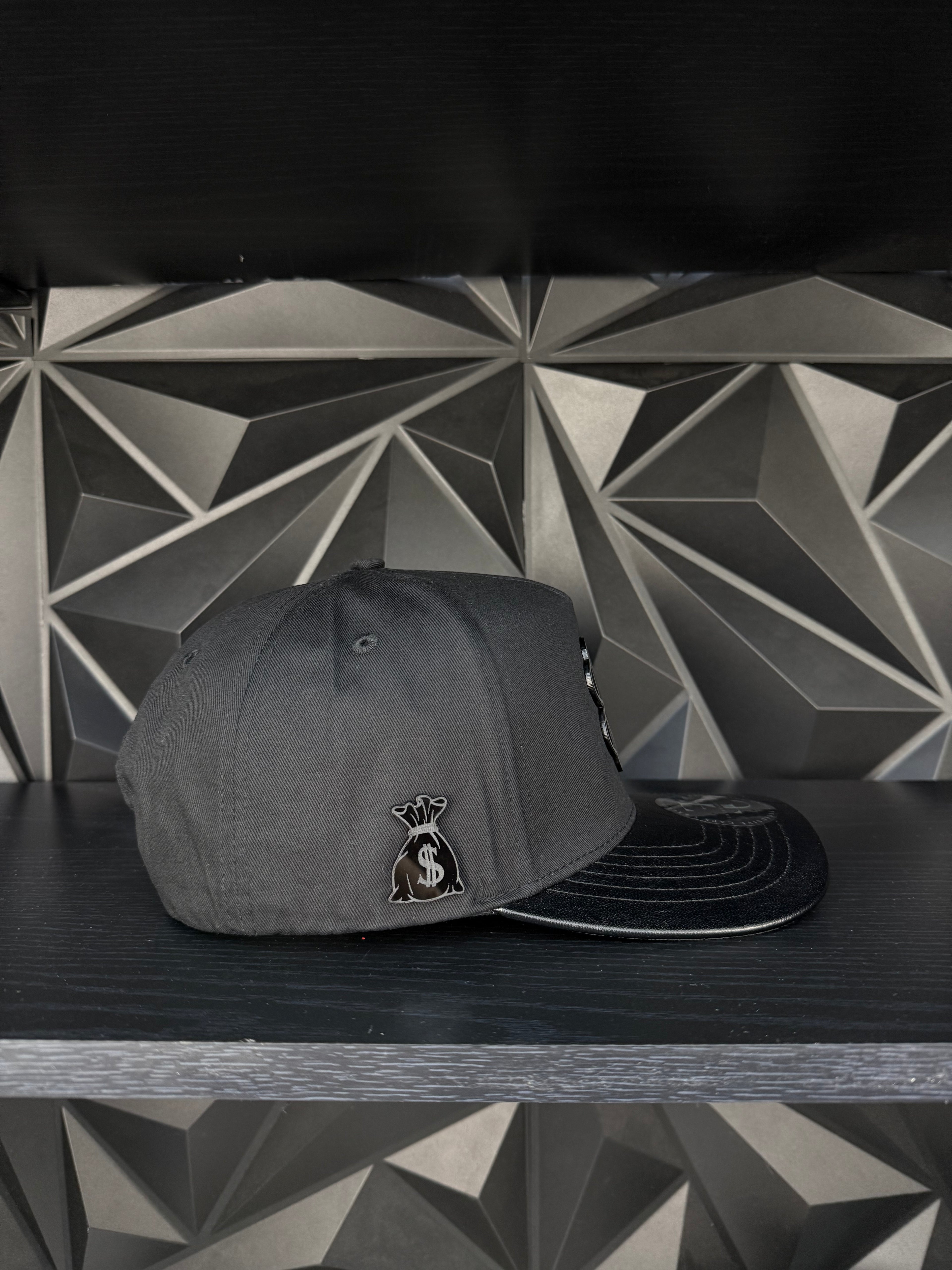 Trebol plate SnapBack hat-Black /leather