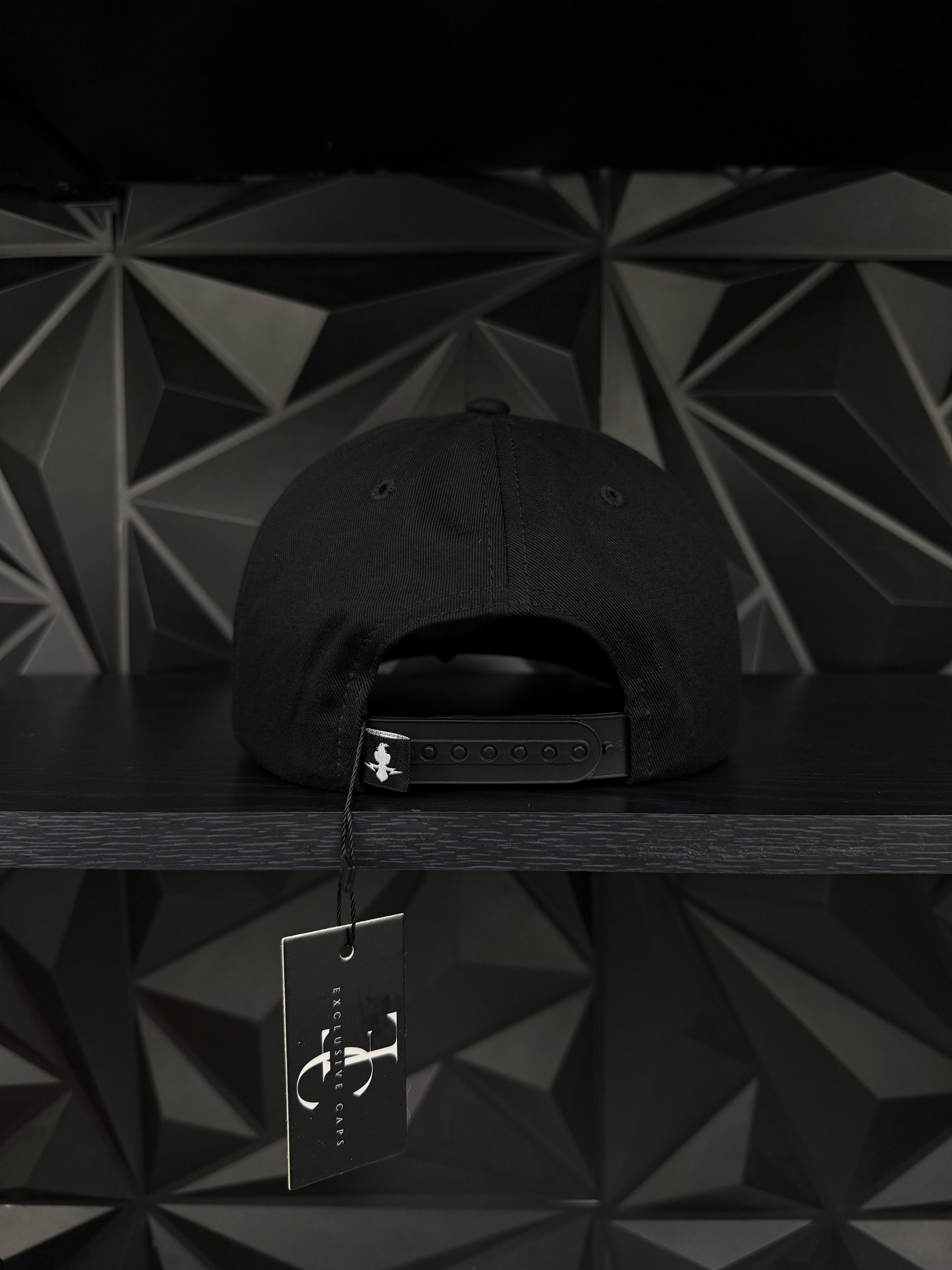 Chalino SnapBack hat-black