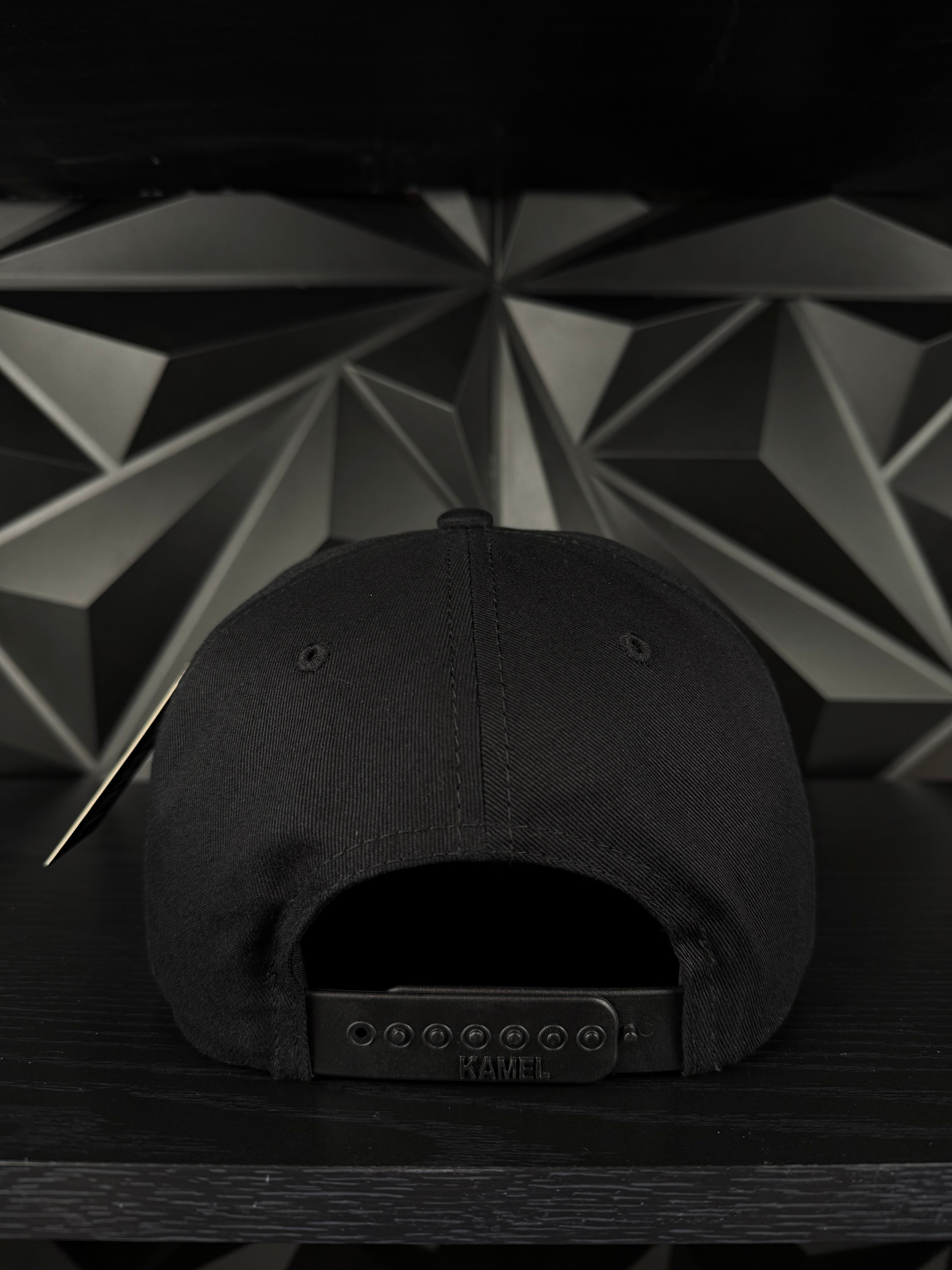 Caballo plate SnapBack hat-black
