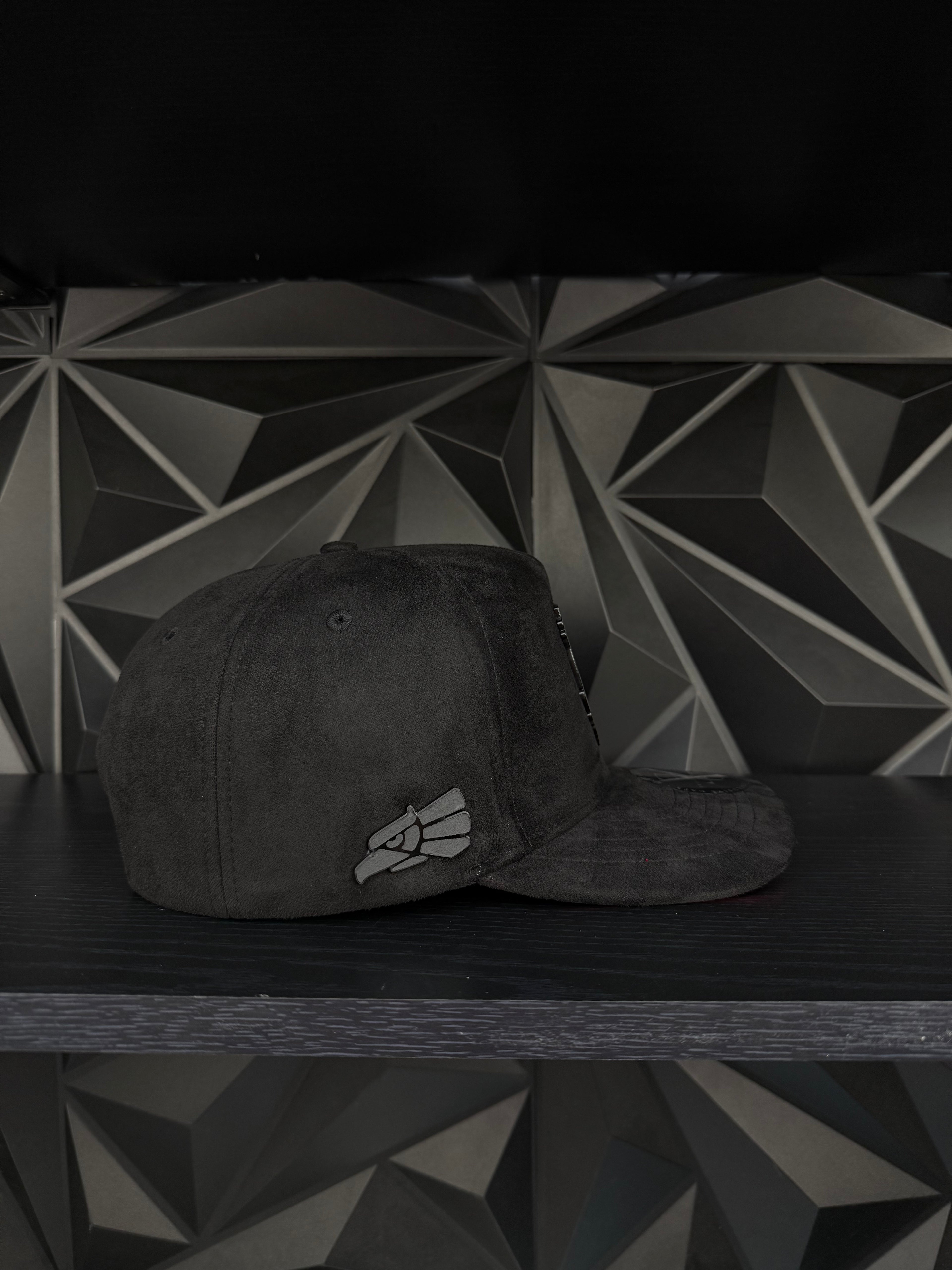 Chihuahua México SnapBack hat-black/red suede