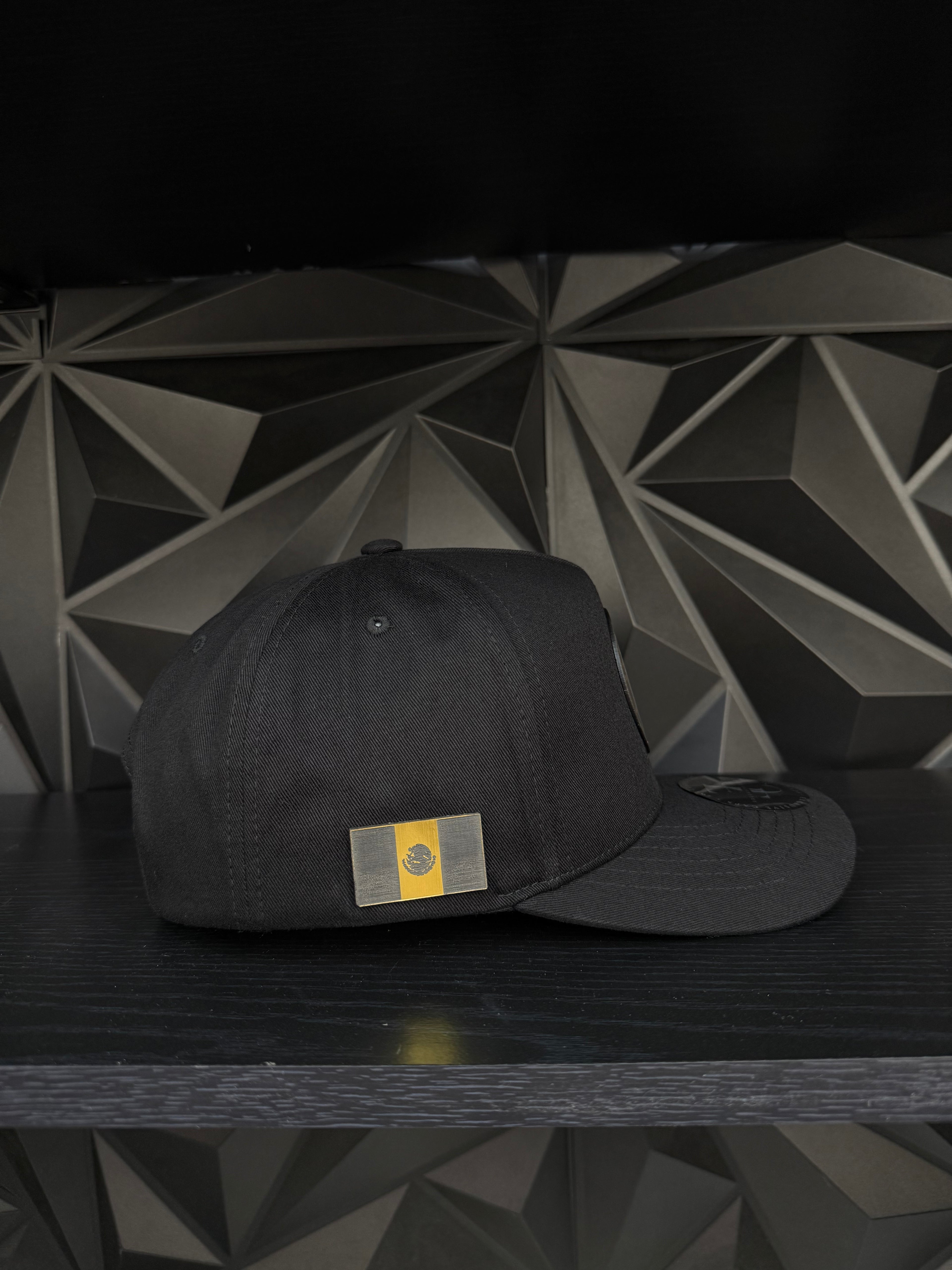 Toluca SnapBack hat-black