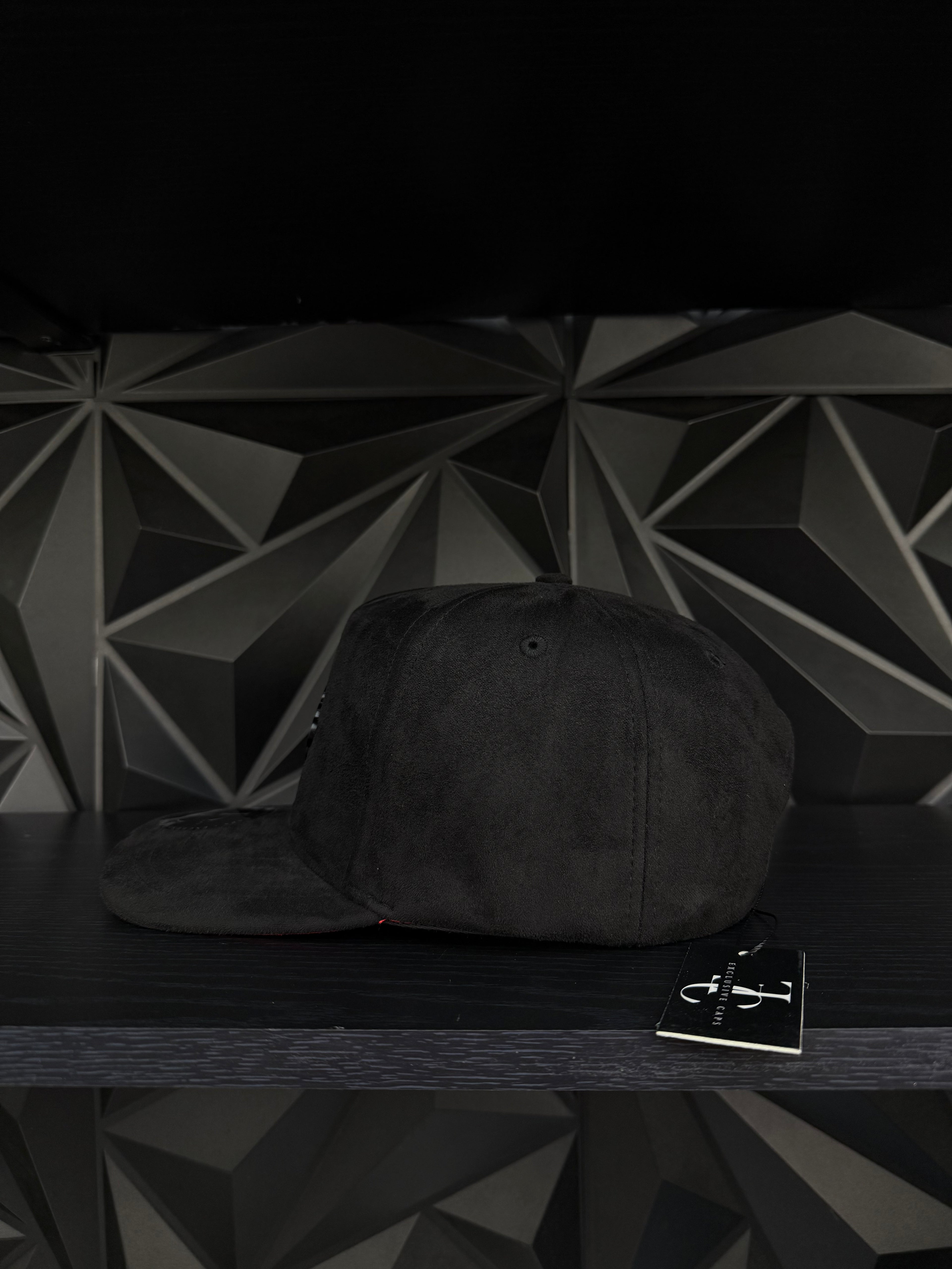 Tlaxcala México SnapBack hat-black/red suede