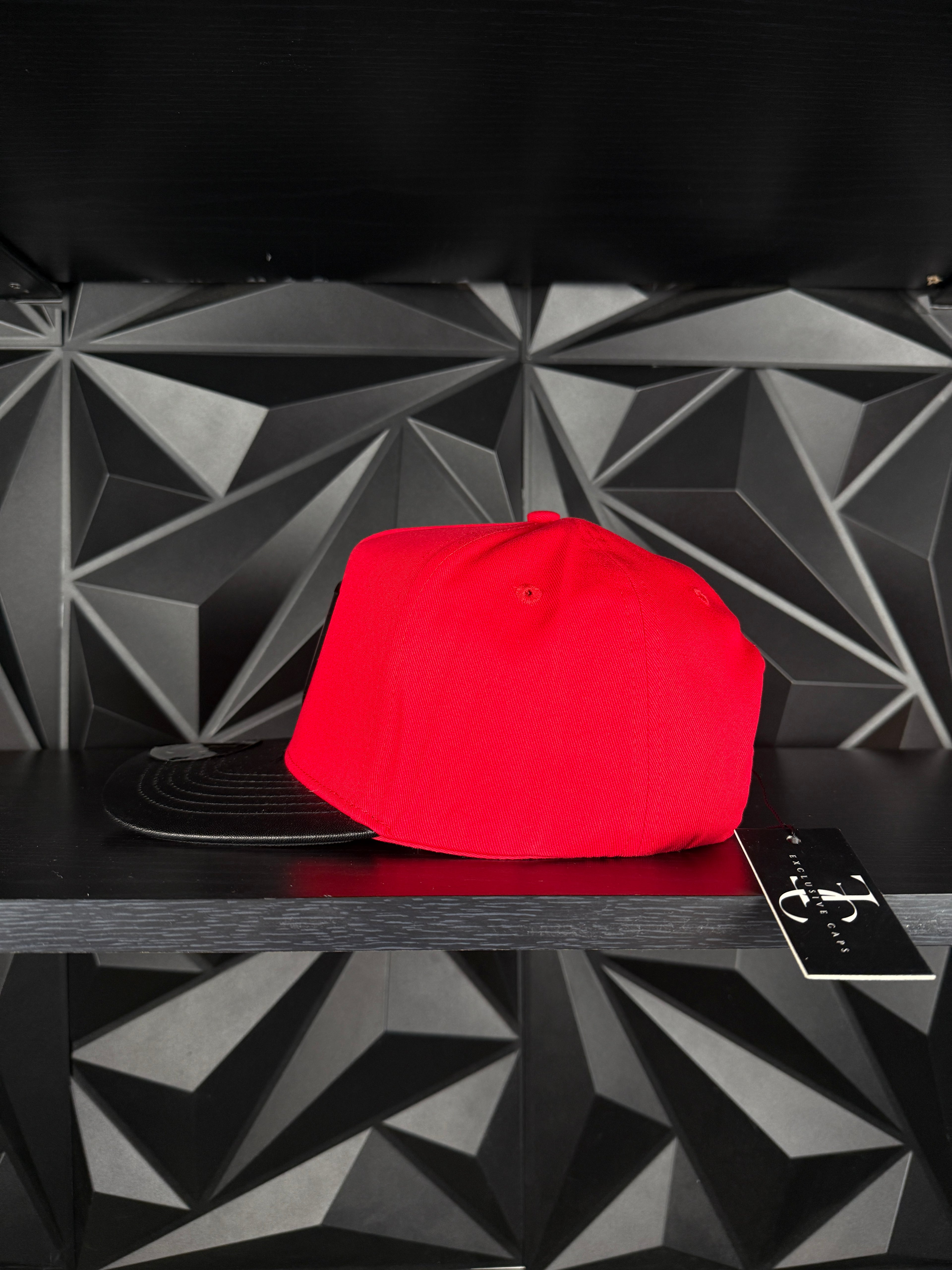 Exclusive caps Escudo de chihuahua SnapBack hat-Red/Black leather brim