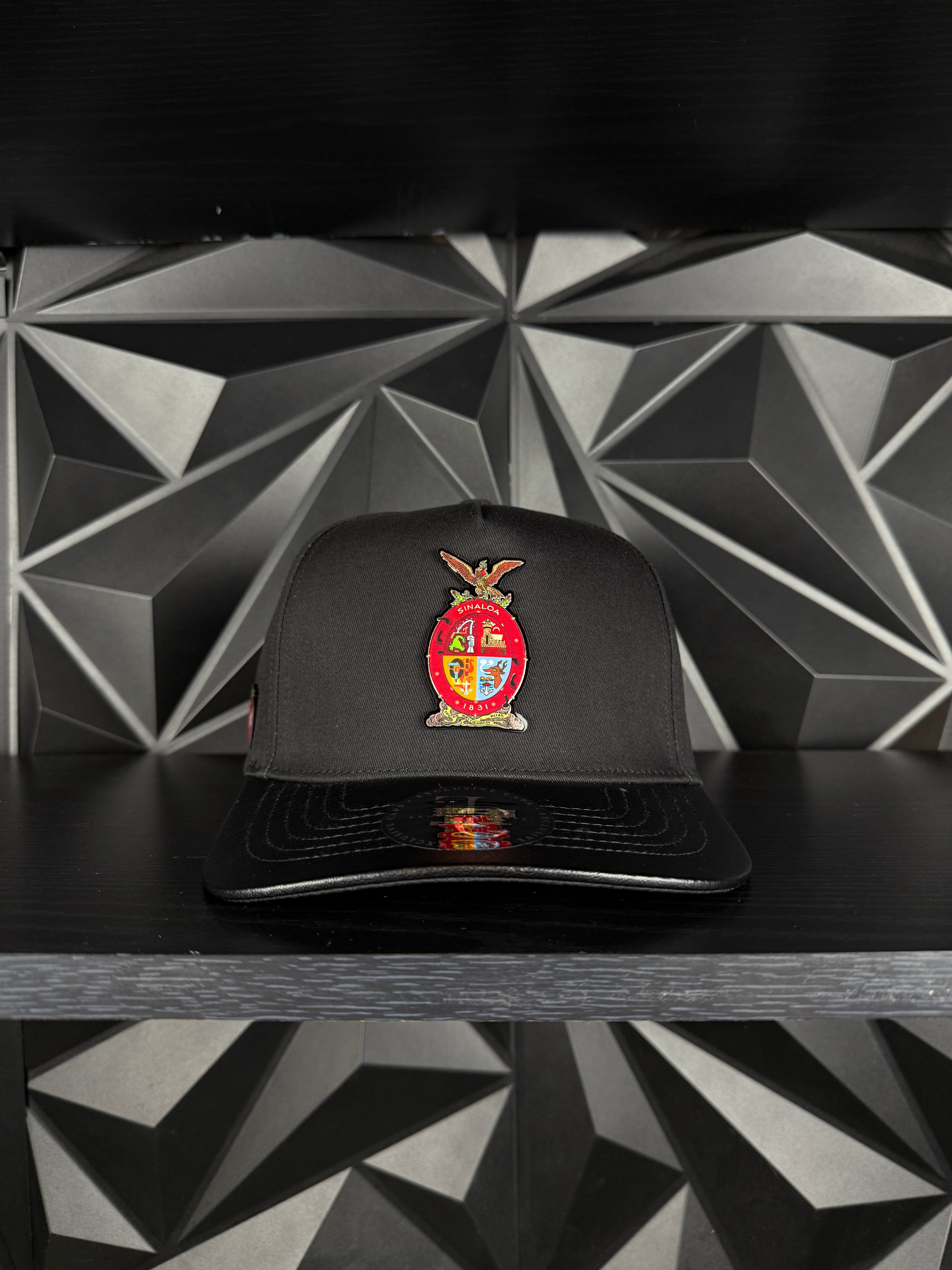 Exclusive caps escudo de Sinaloa SnapBack hat-Black/Black leather brim