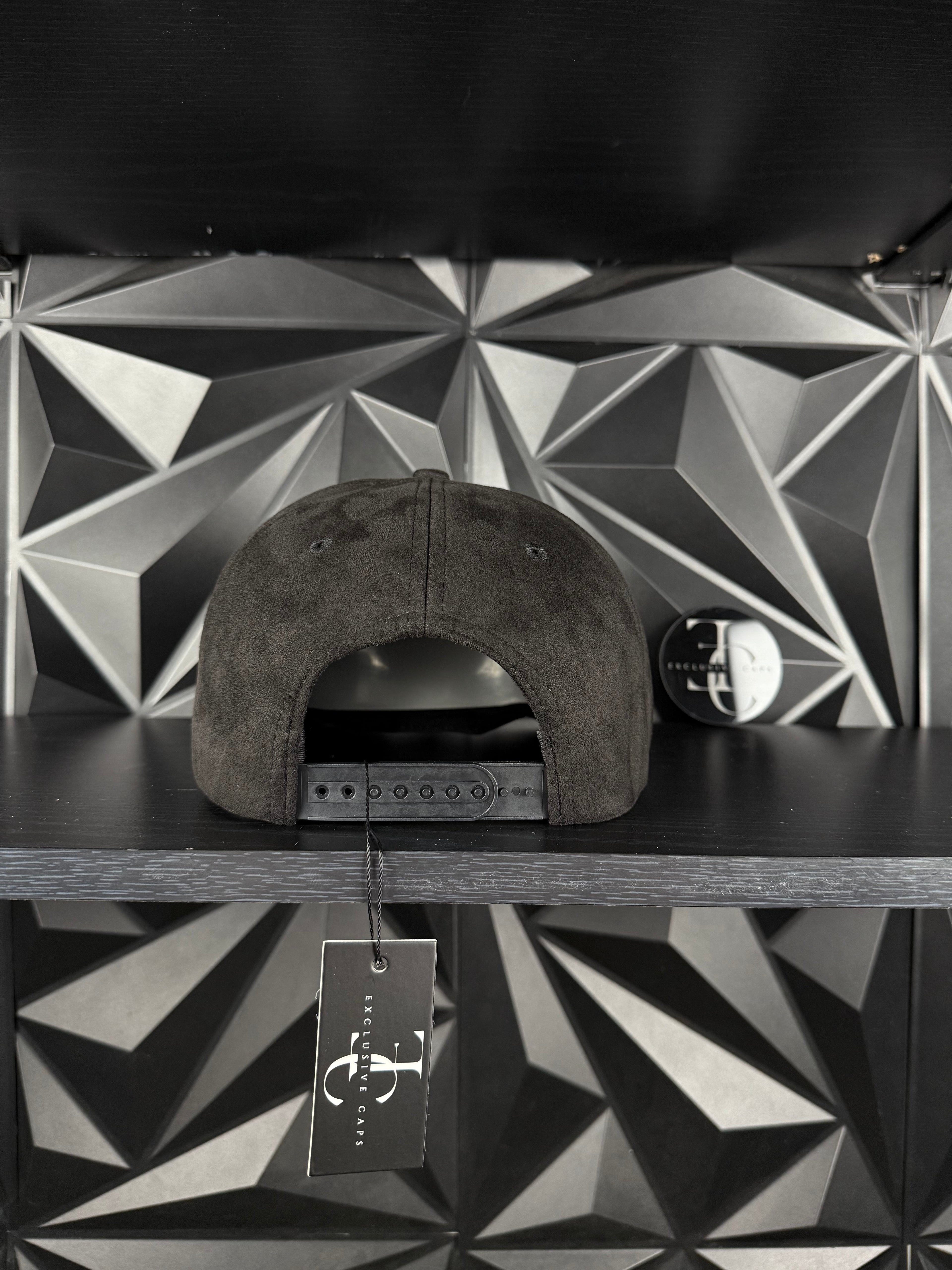 Exclusive caps duality SnapBack hat-black suede