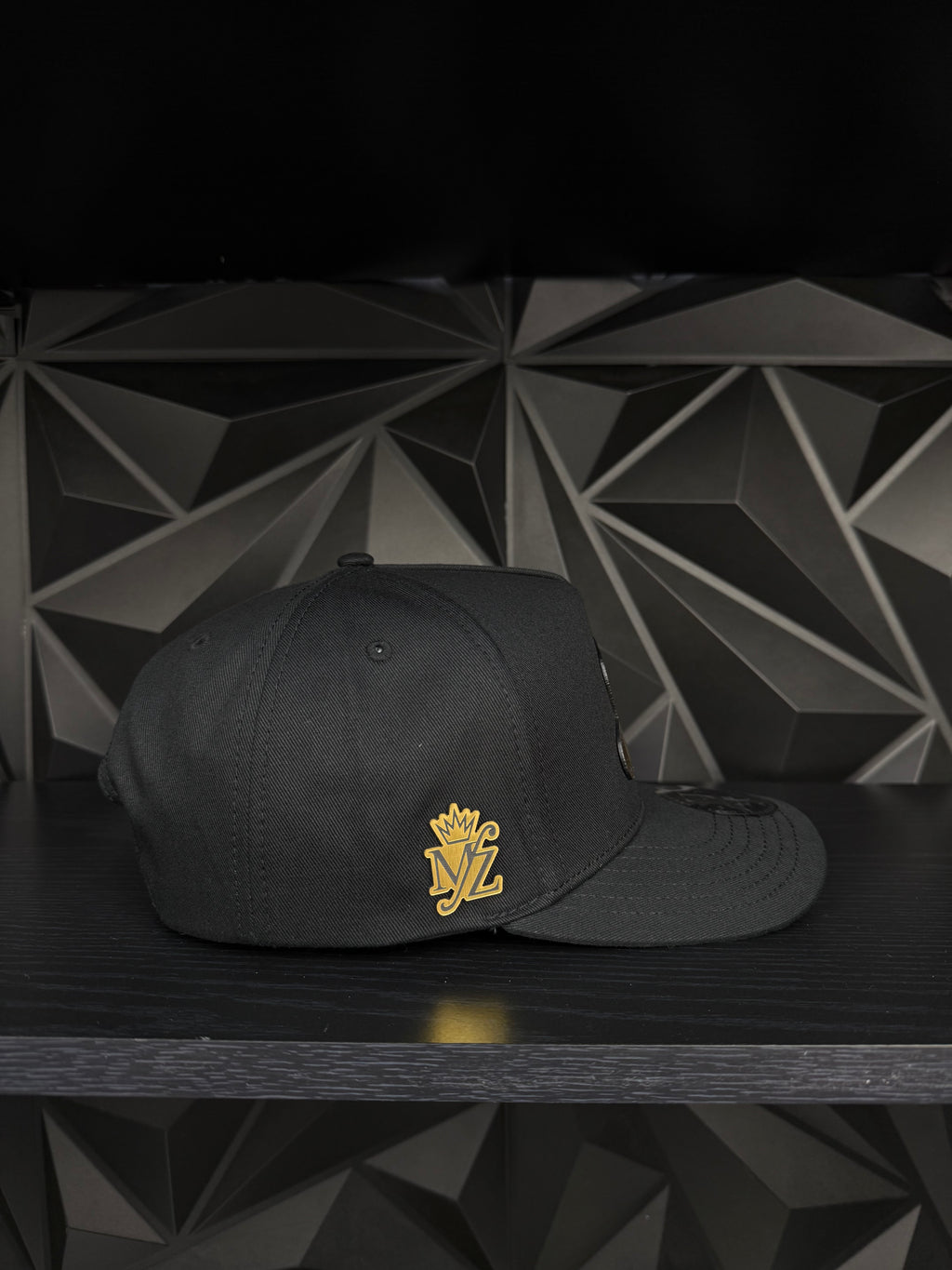 Gold Sombrero Placa SnapBack Gorra-Negra