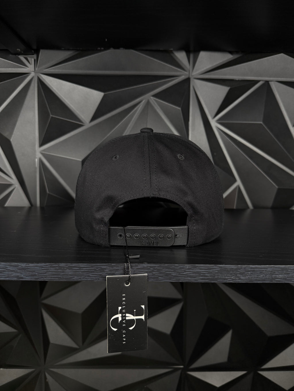 Virus plate SnapBack hat-black/red