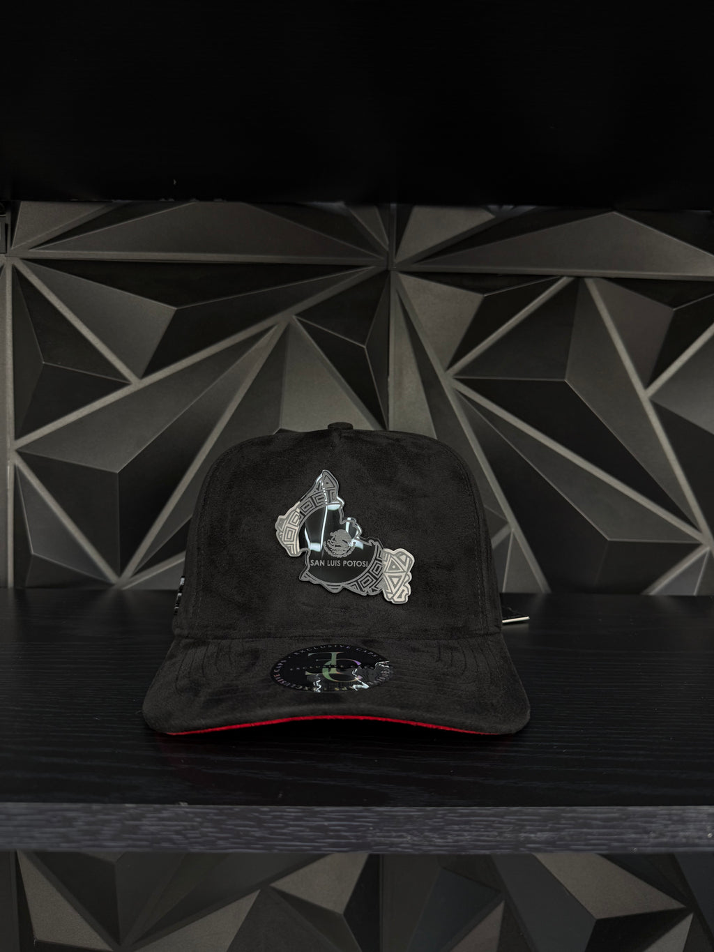 San Luis Potosí México SnapBack hat-black/red suede