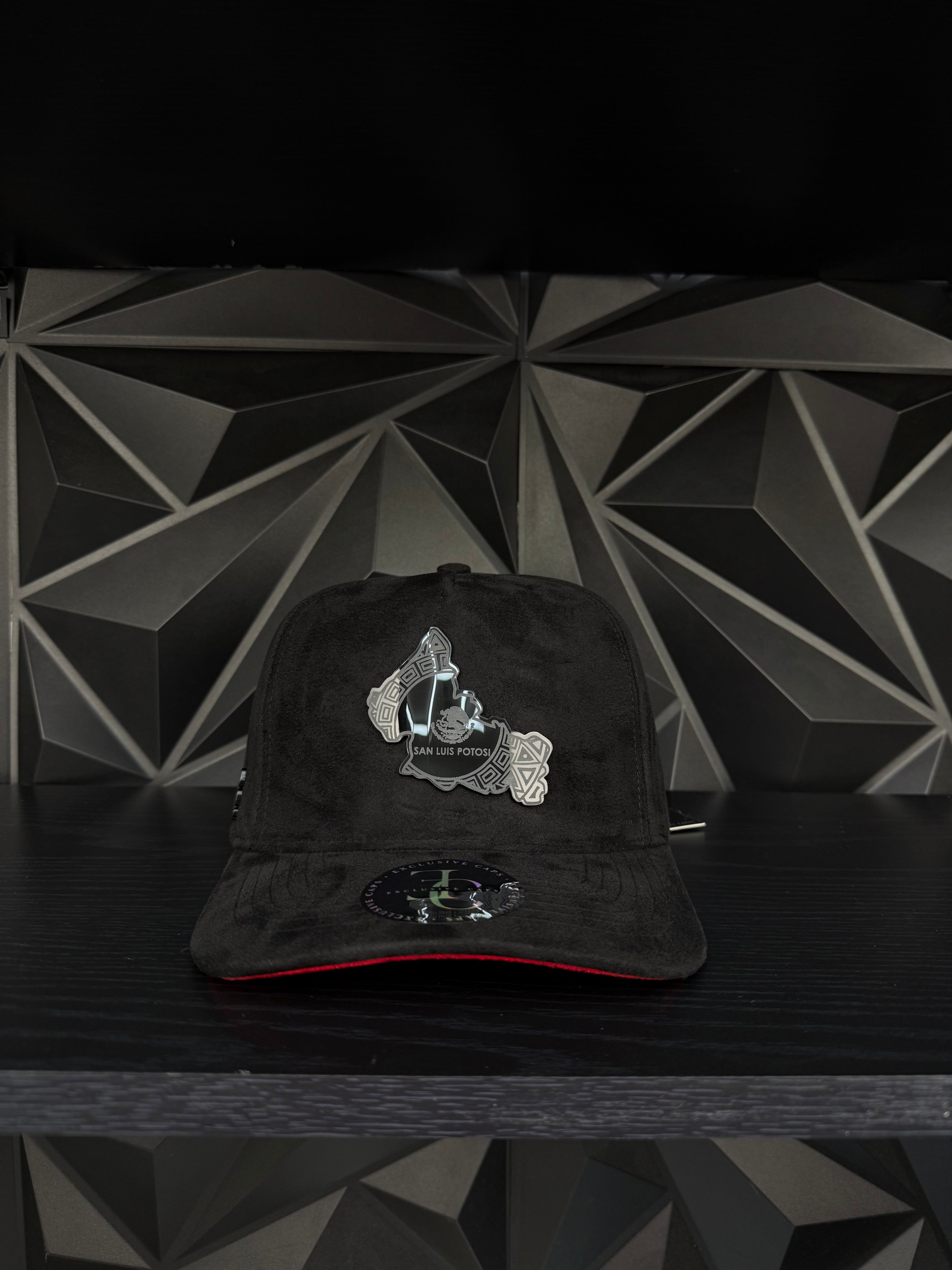 San Luis Potosí México SnapBack hat-black/red suede
