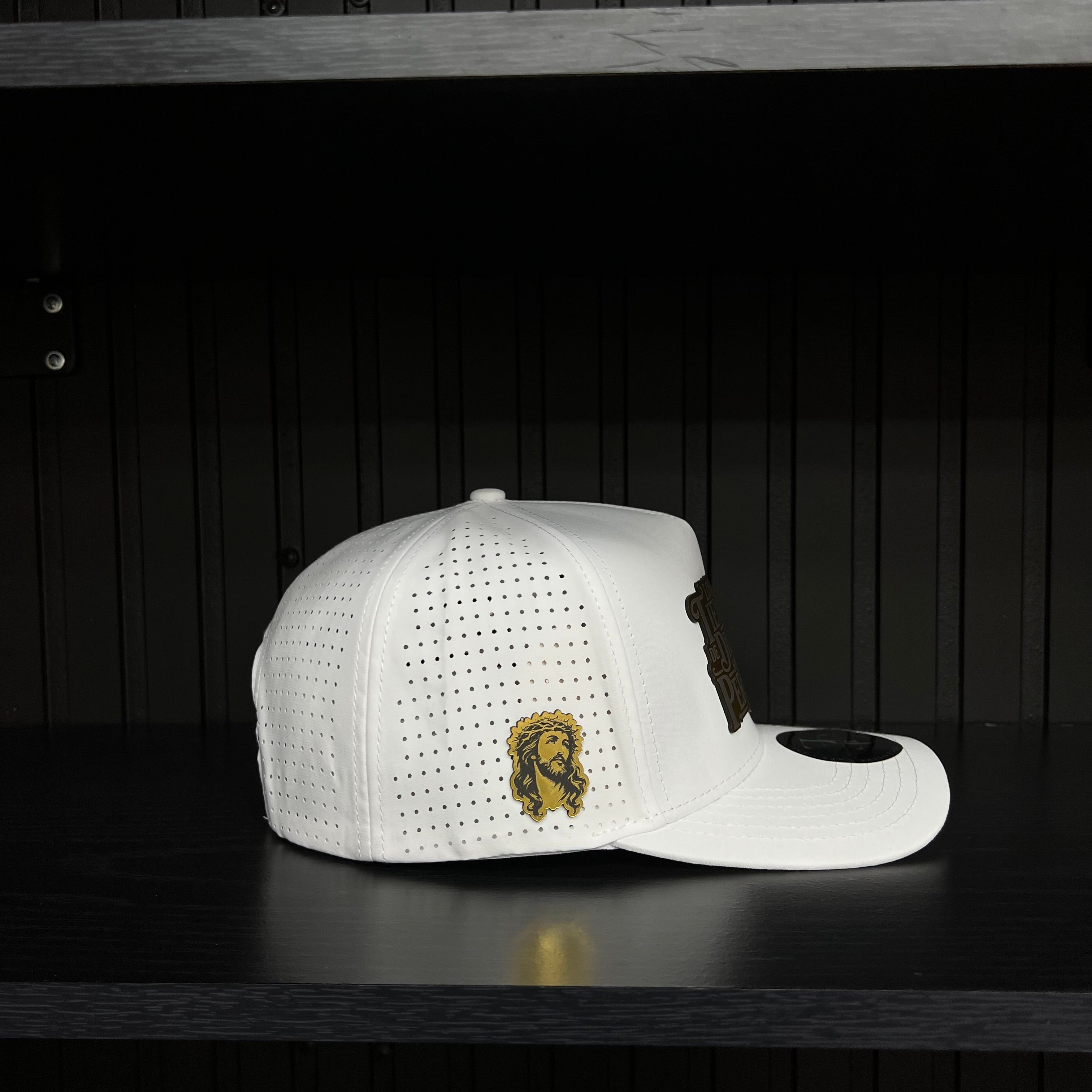 Los tiempos de Dios Gold Plate SnapBack hat