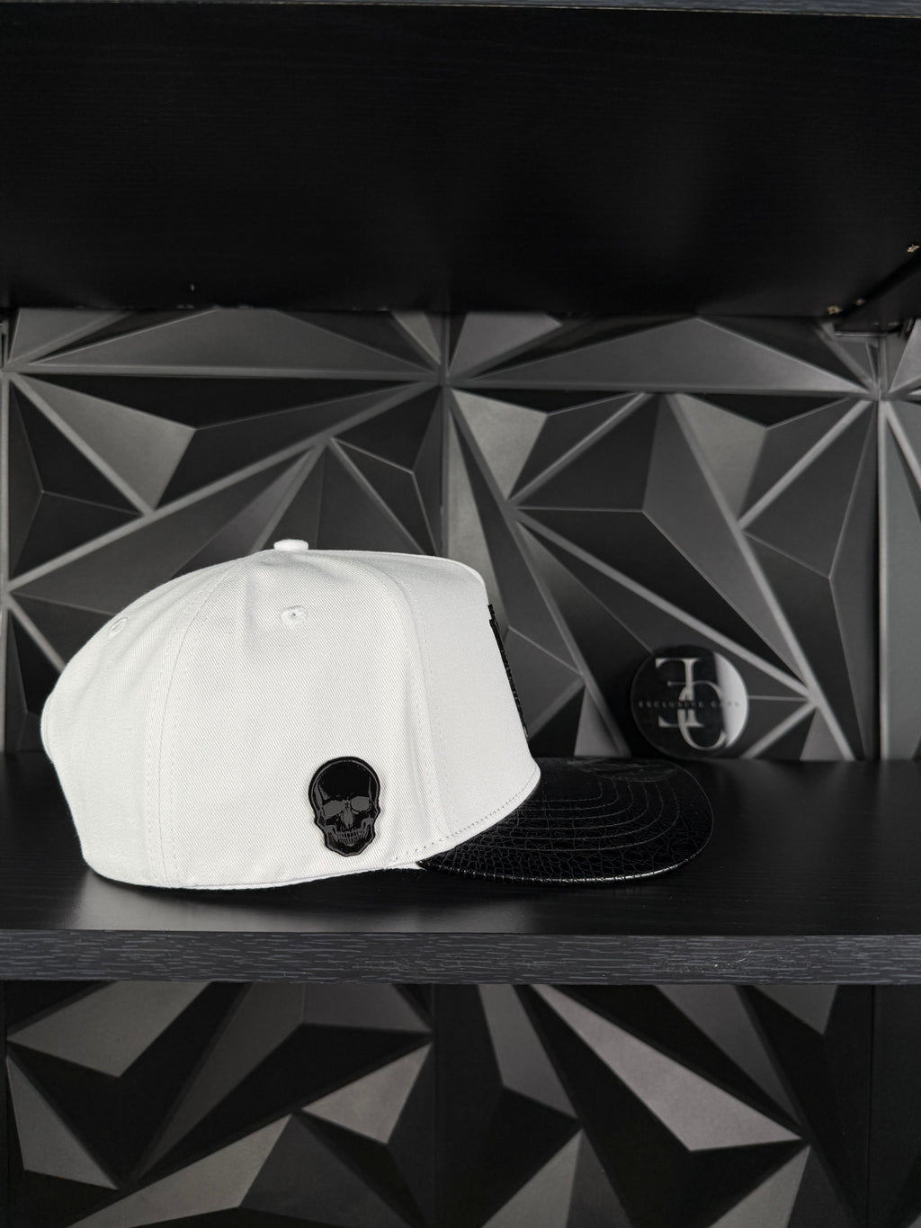 Exclusive caps skull SnapBack hat-white/snake leather