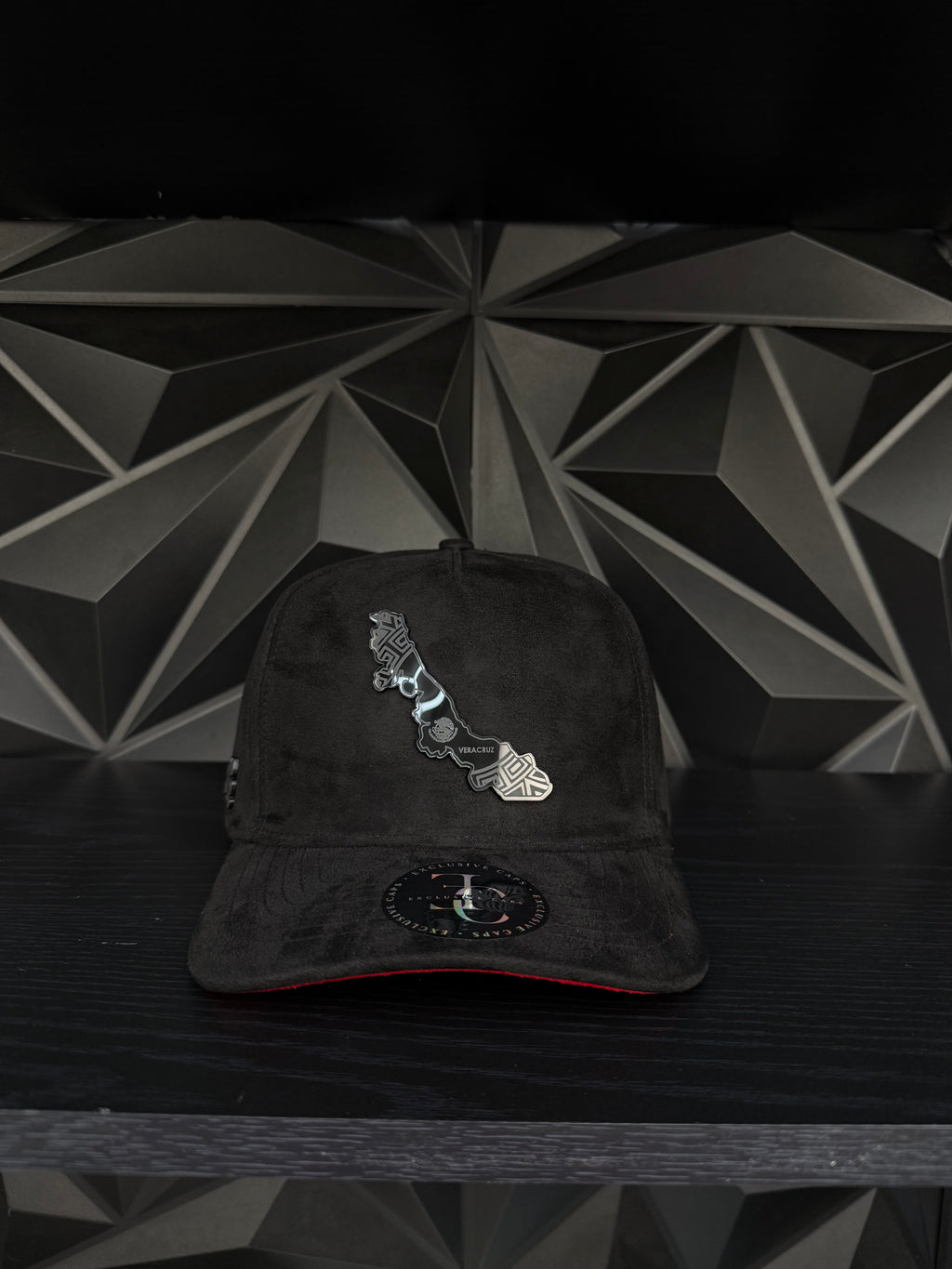 Veracruz México SnapBack hat-black/red suede