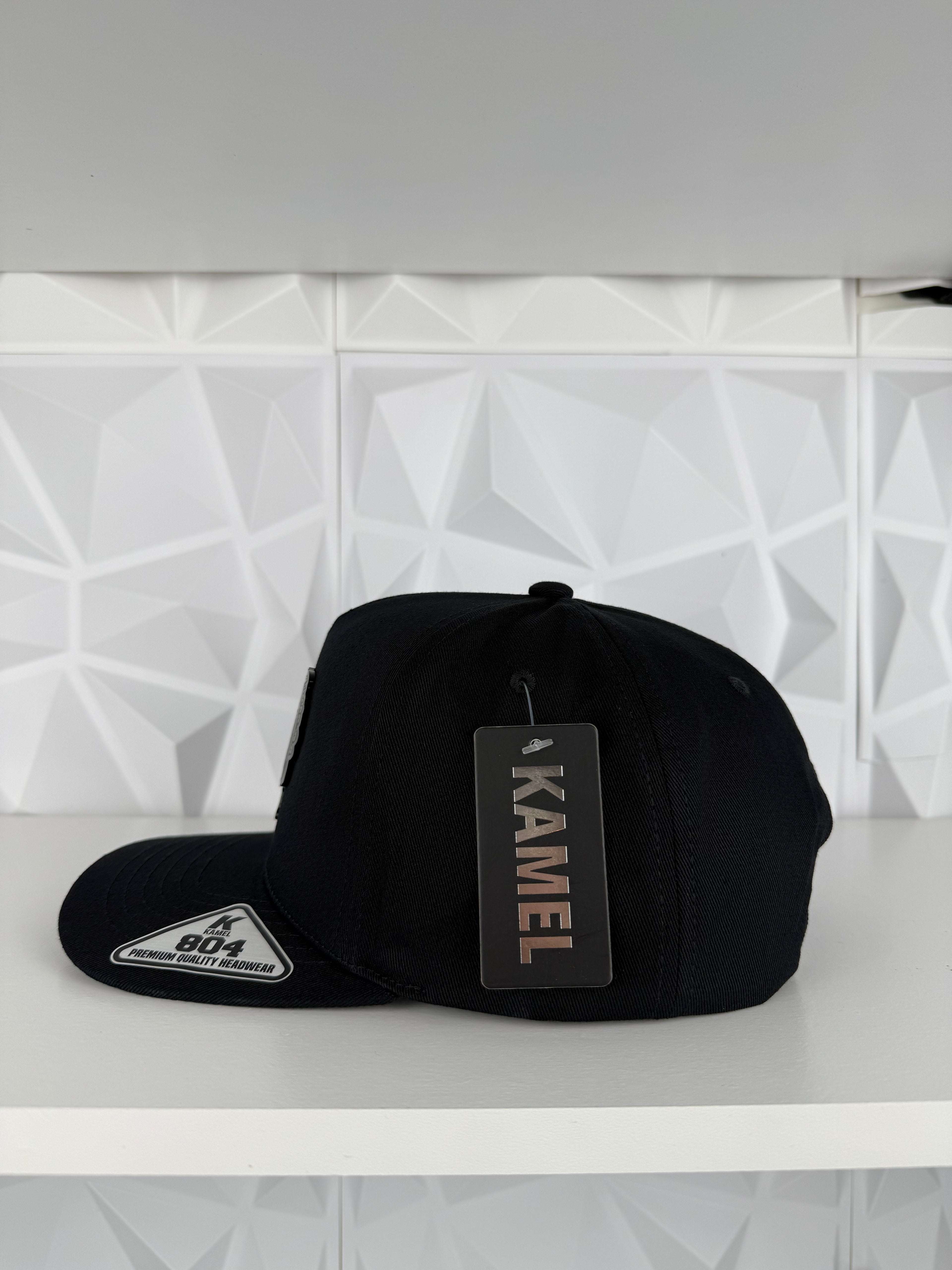 Gallo Placa SnapBack Gorra- Negra