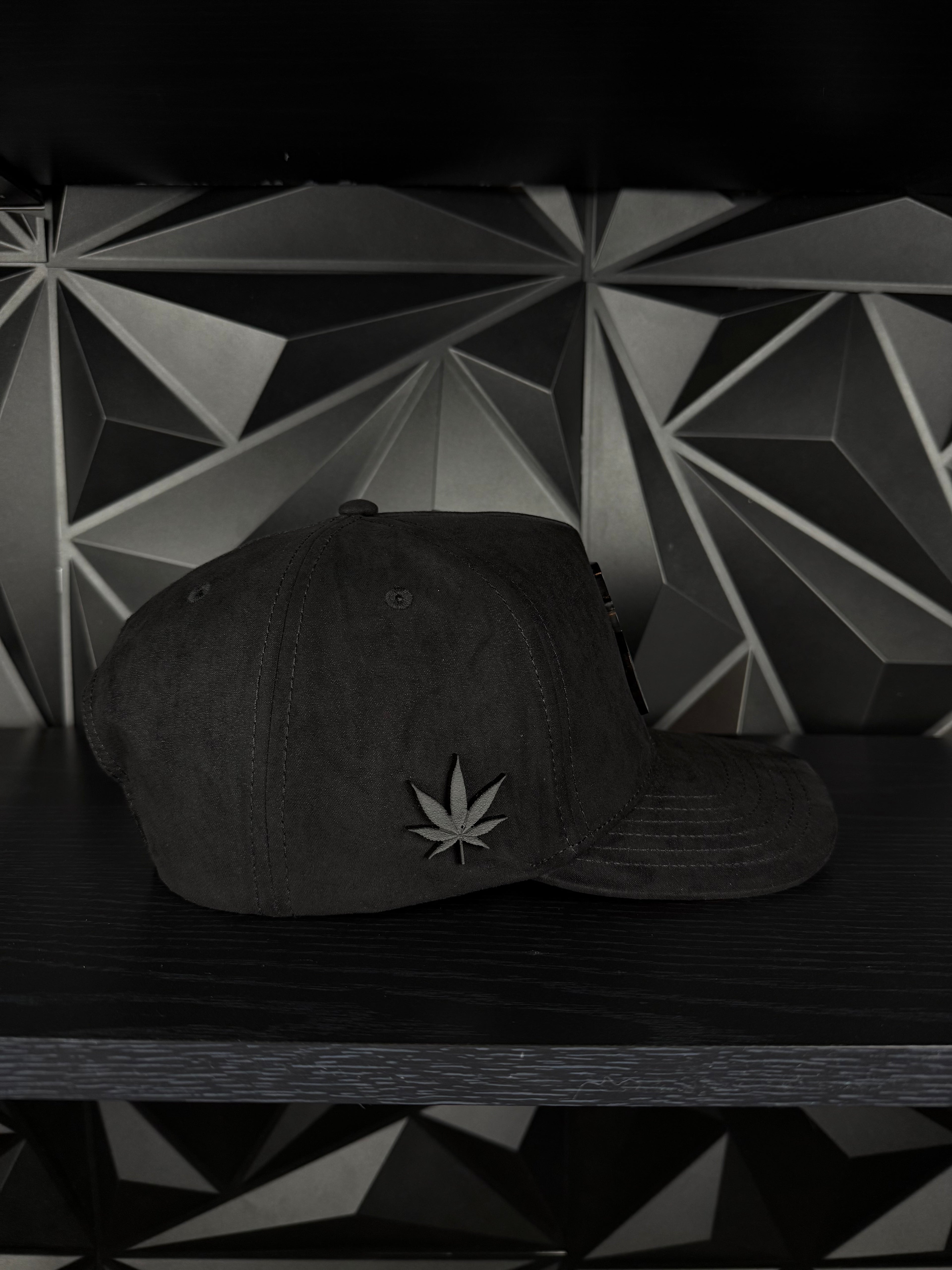 BackPack Boyz Placa SnapBack Gorra-Black/Red suede