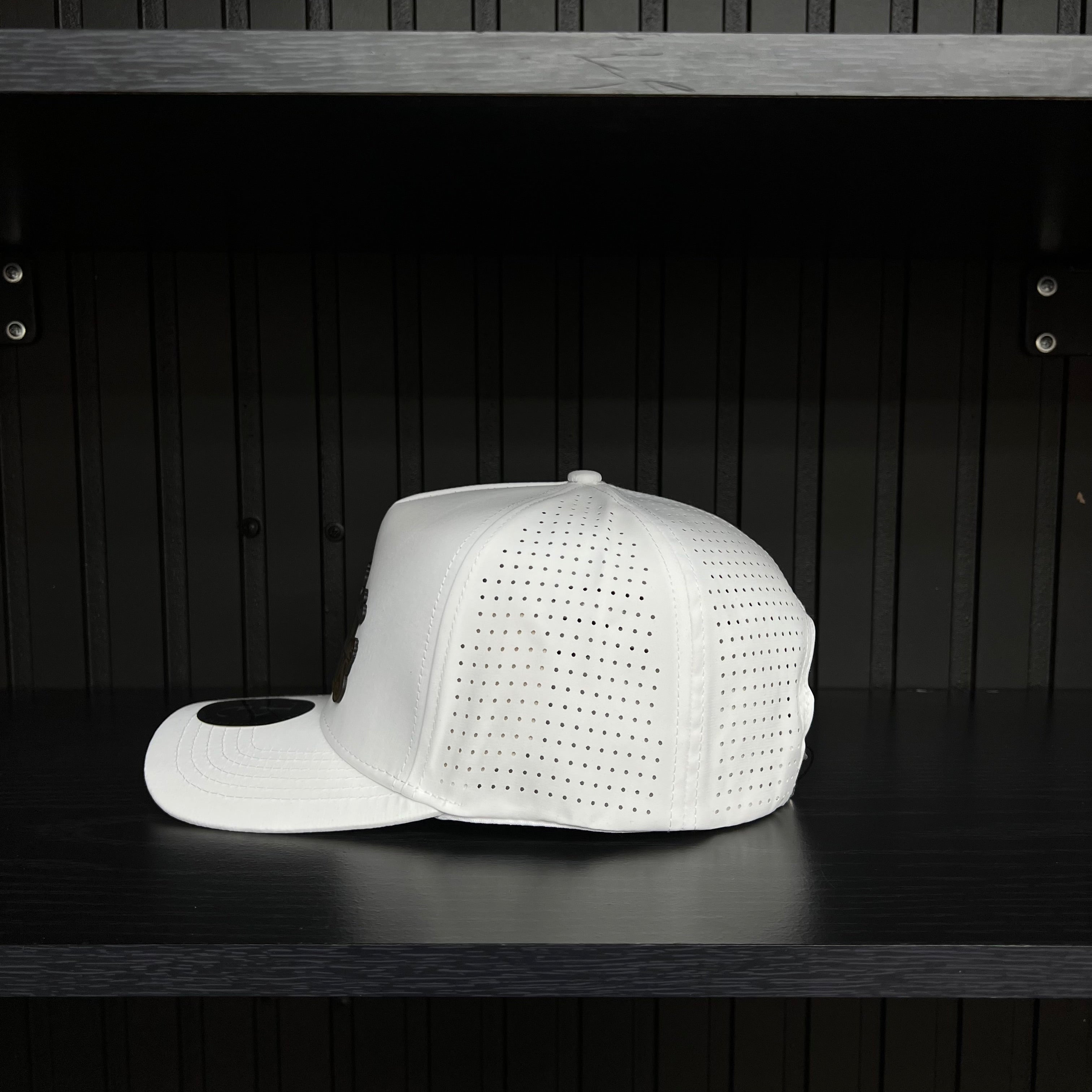 Los tiempos de Dios Gold Plate SnapBack hat