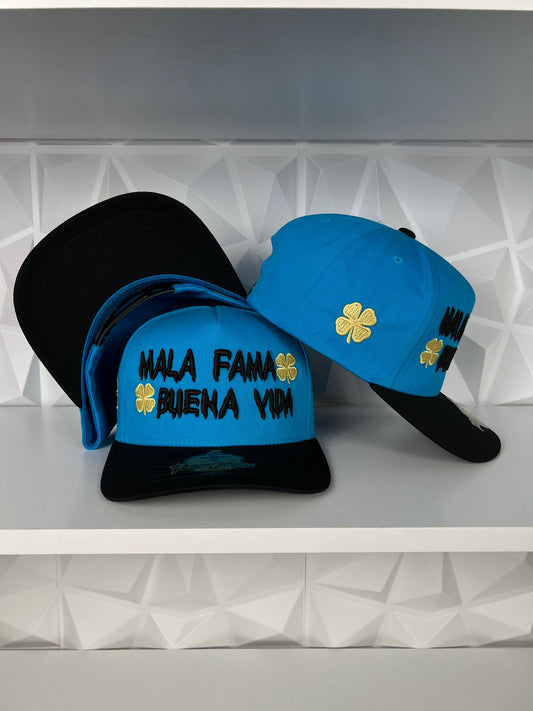 Mala fama buena vida SnapBack gorra- azul