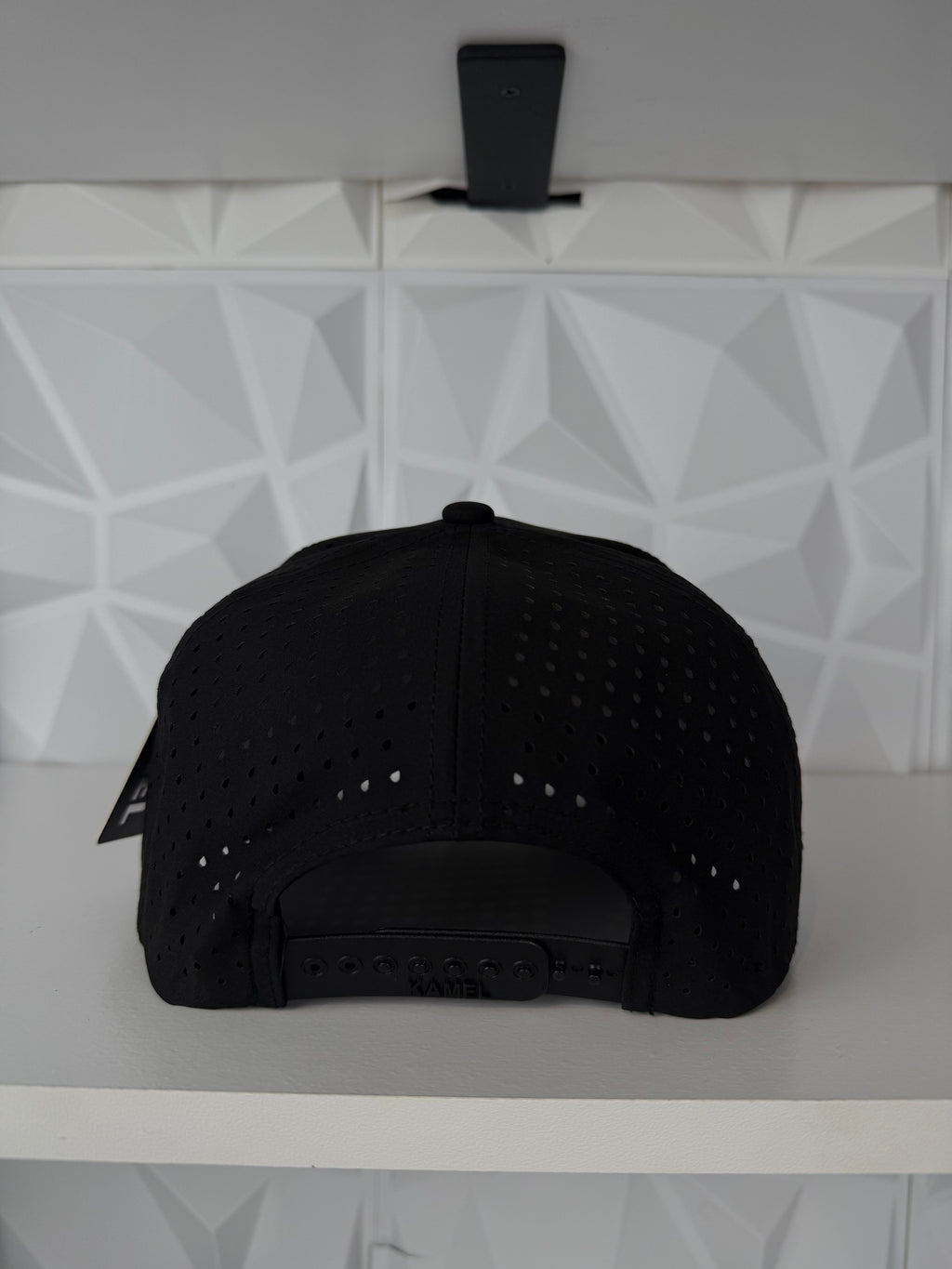 San Judas Placa Dorada SnapBack Gorra-Negra hydro